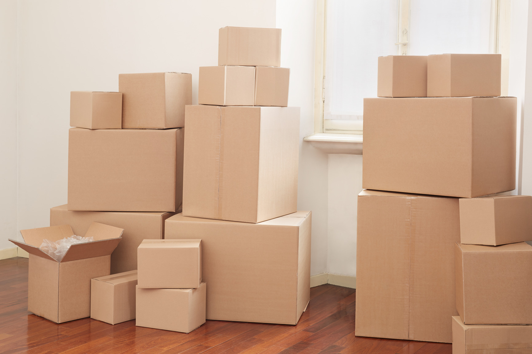 Cardboard boxes in apartment, moving day – Southern Oak Insurance