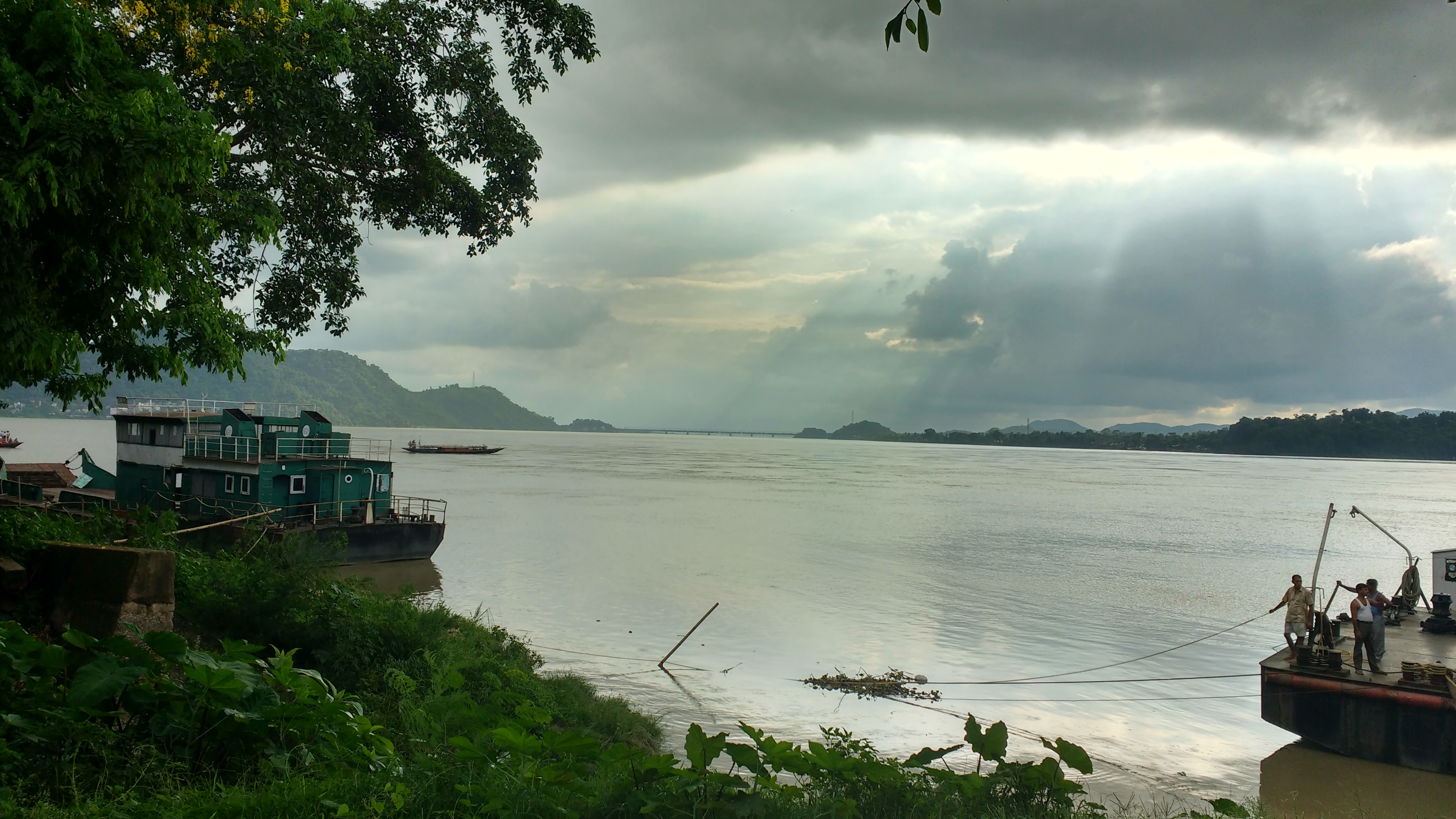 File:Brahmaputra River Guwahati Assam.jpg - Wikimedia Commons