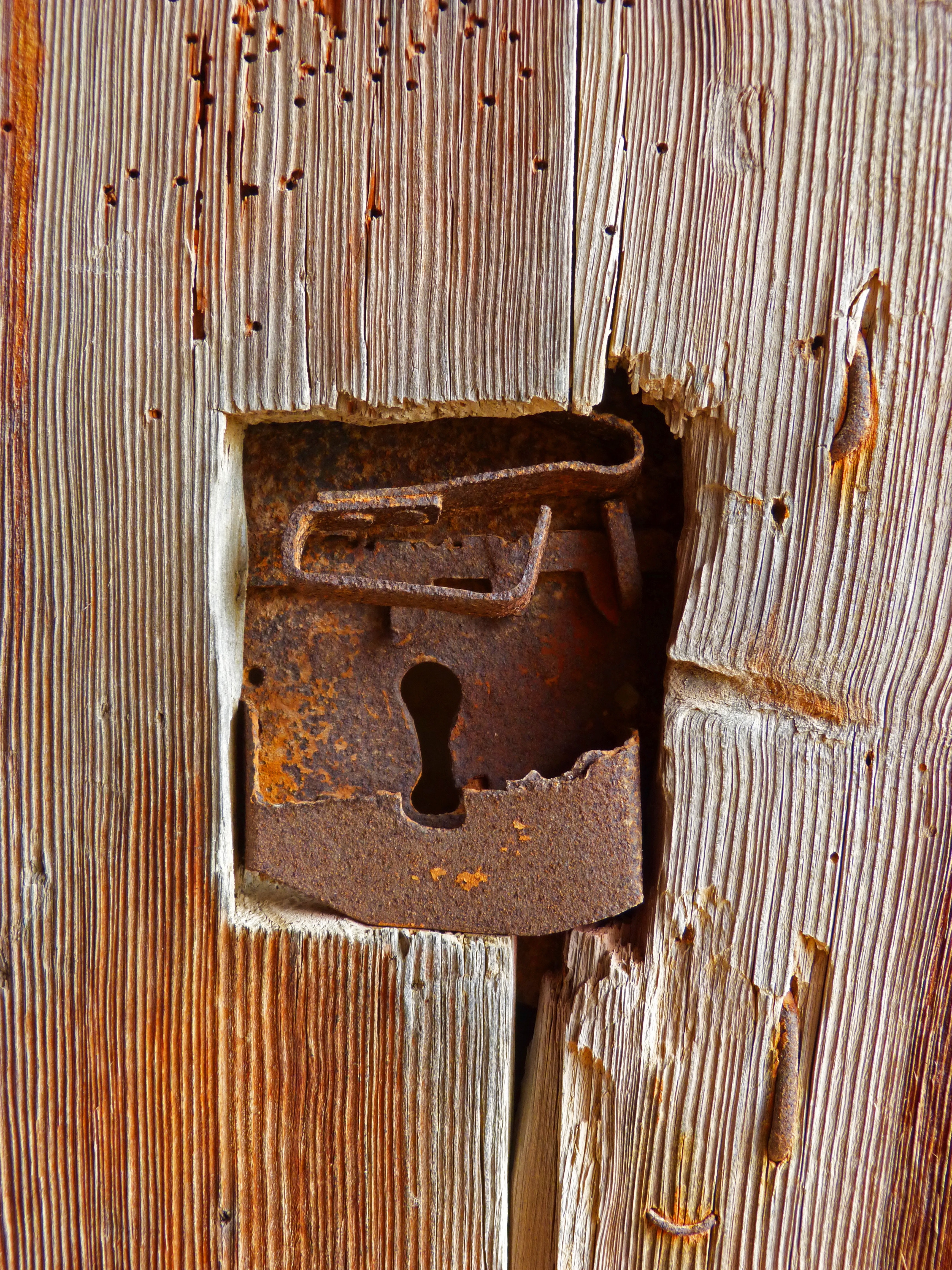 Brass Metal on Brown Wood, Broken, Close-up, Lock, Rust, HQ Photo