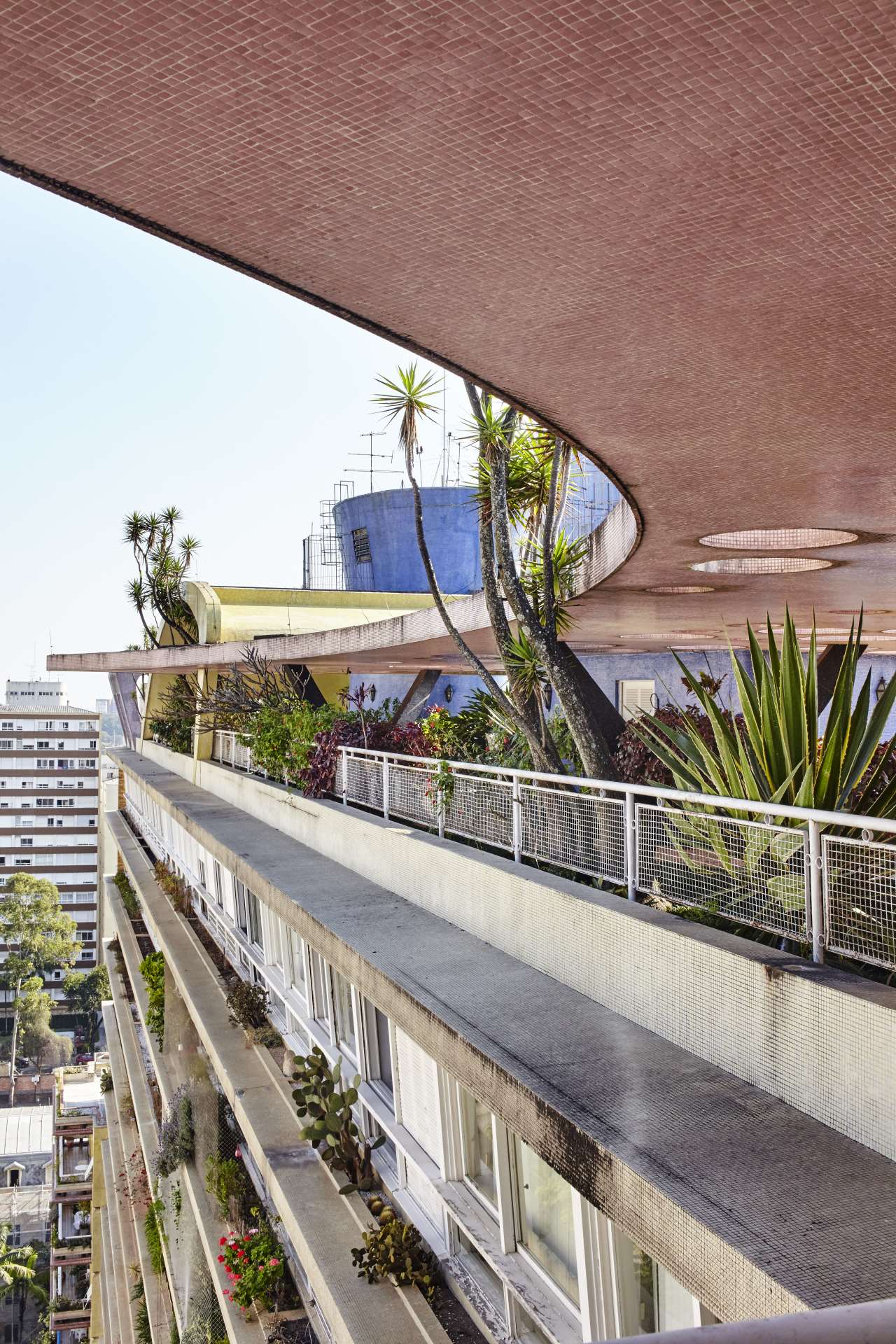 Brazilian Modernism Revamped: The VA Apartment in São Paulo | Yatzer