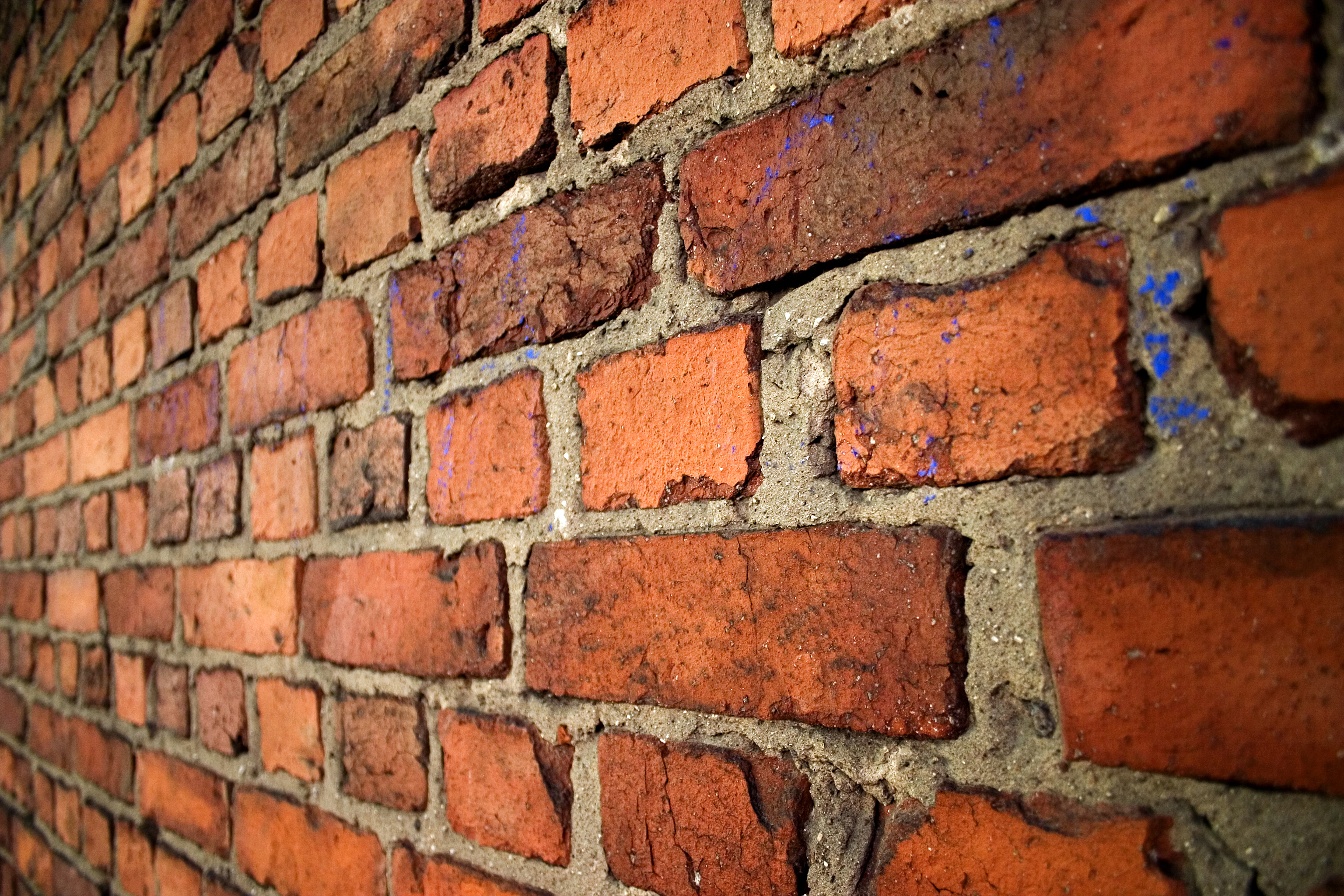 A Step-by-Step Guide for Repointing the Damaged Chimney Brick Wall
