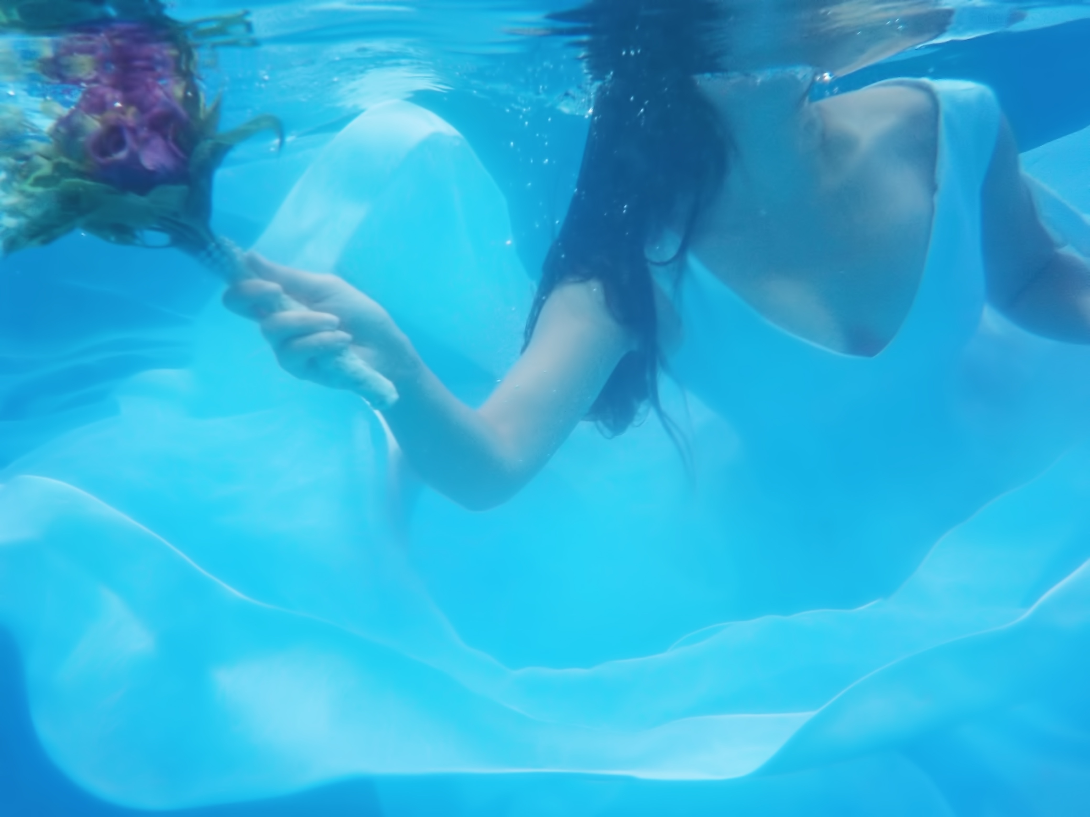 Bride underwater photo