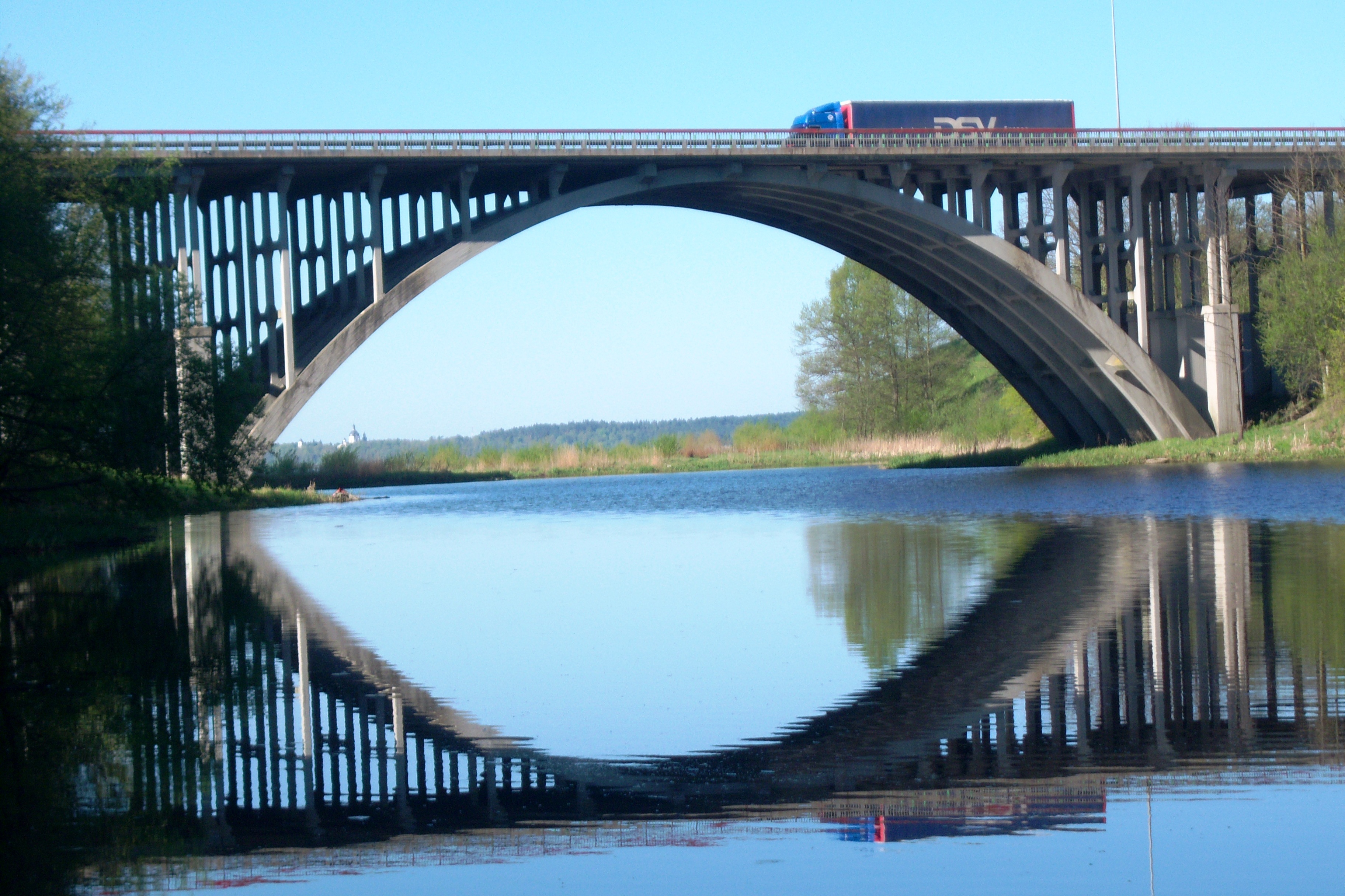 File:Arkinis tiltas-Arch Bridge.JPG - Wikimedia Commons