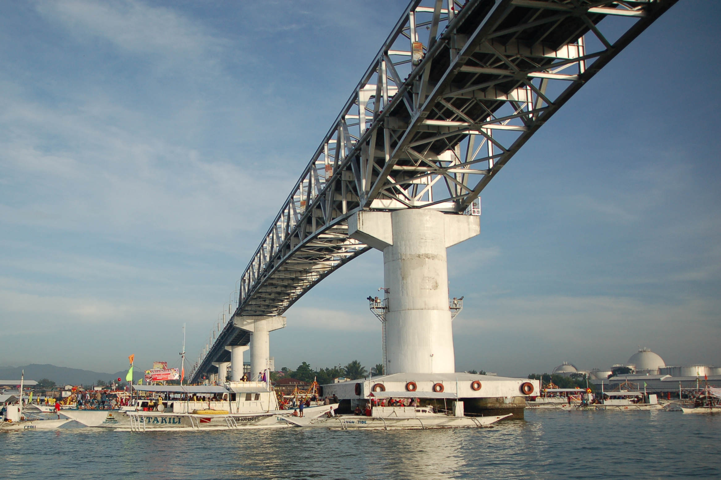 File:Mandaue-Mactan Bridge I.jpg - Wikimedia Commons