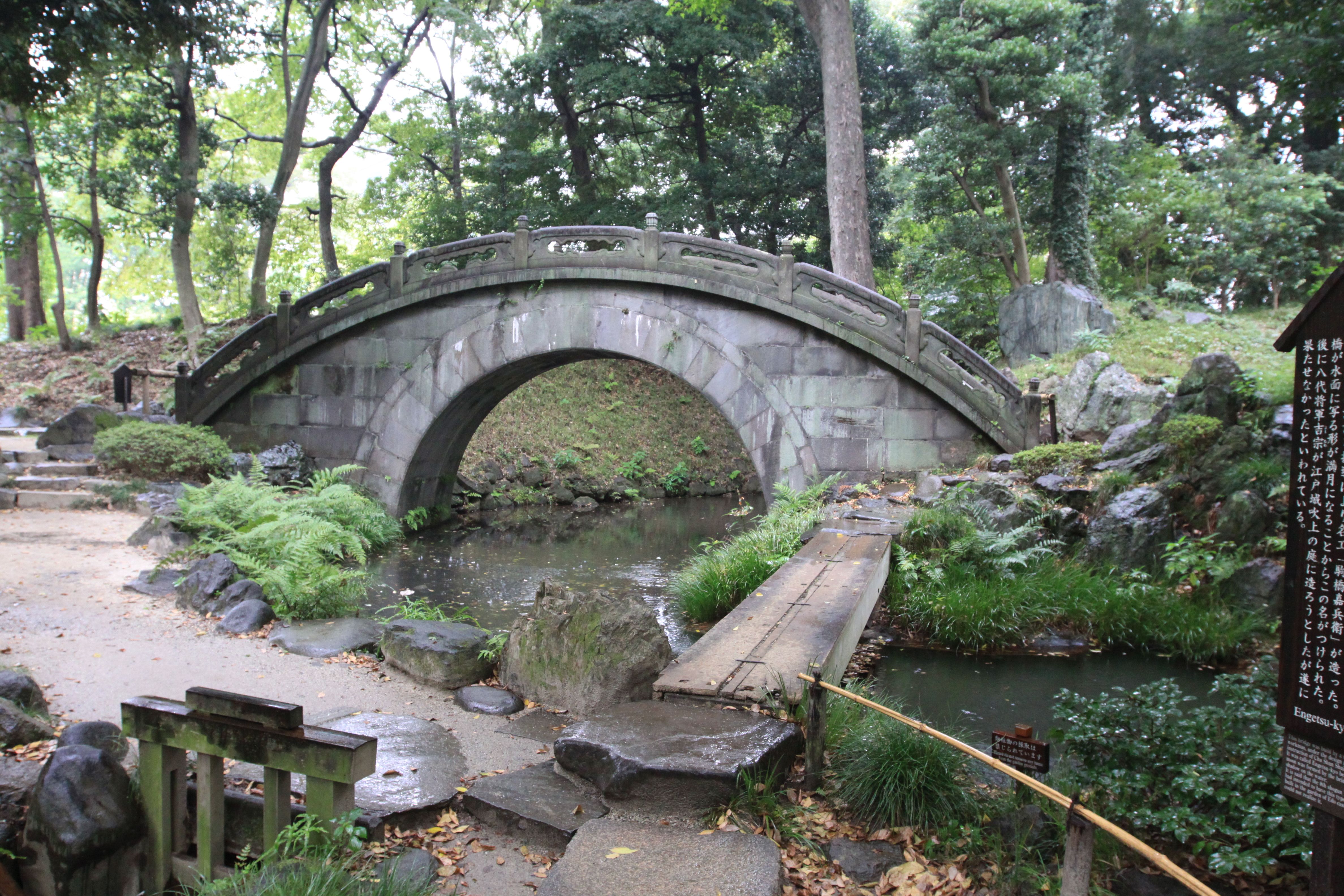 Wooden Garden bridge designs | Gardens in Tokyo: Koishikawa Korakuen ...