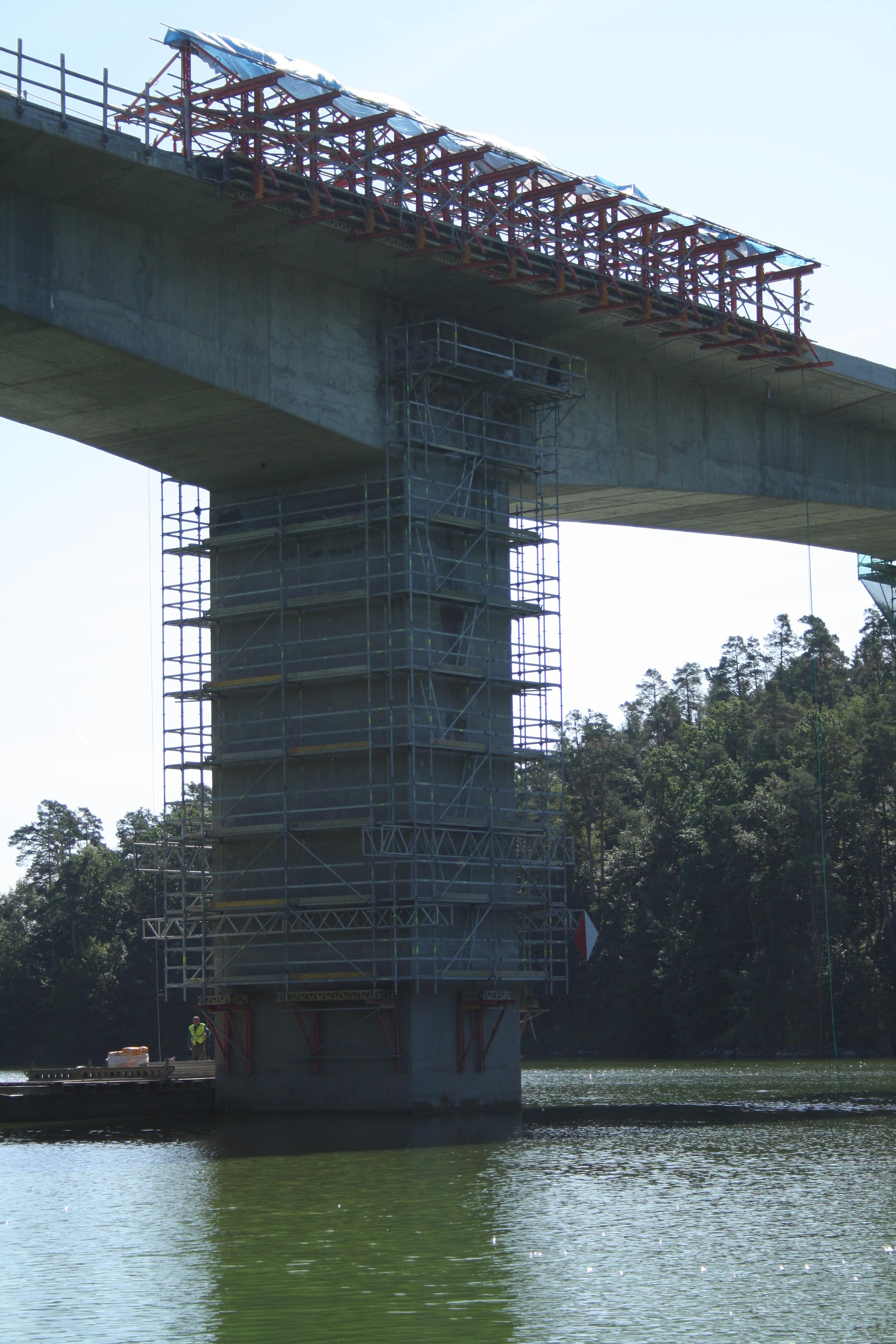 File:Pillar of Stropešín bridge repair 2009.jpg - Wikimedia Commons