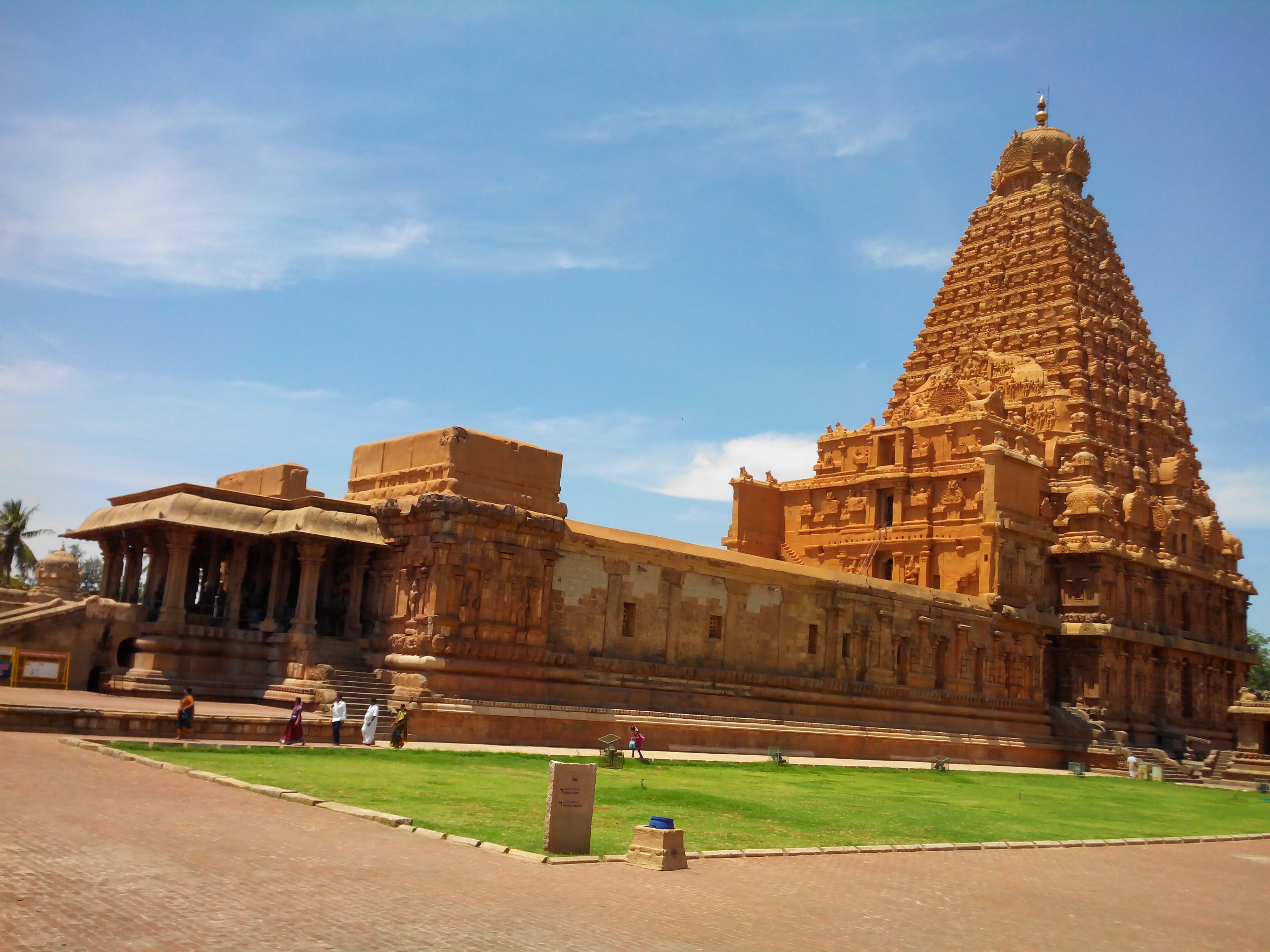 Brihadeeswarar Temple Thanjavur | Indian Temples