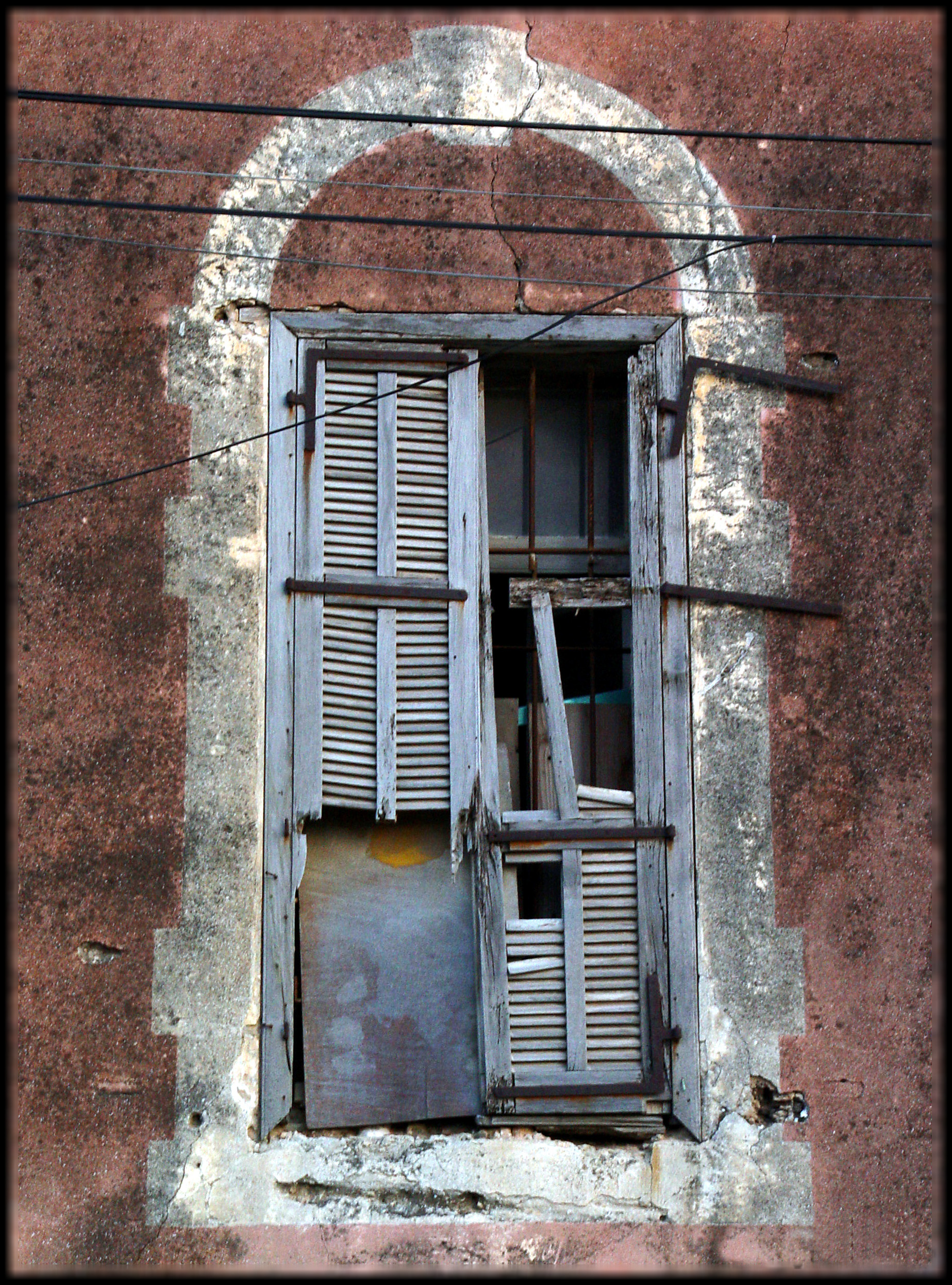 File:Broken Window.jpg - Wikimedia Commons