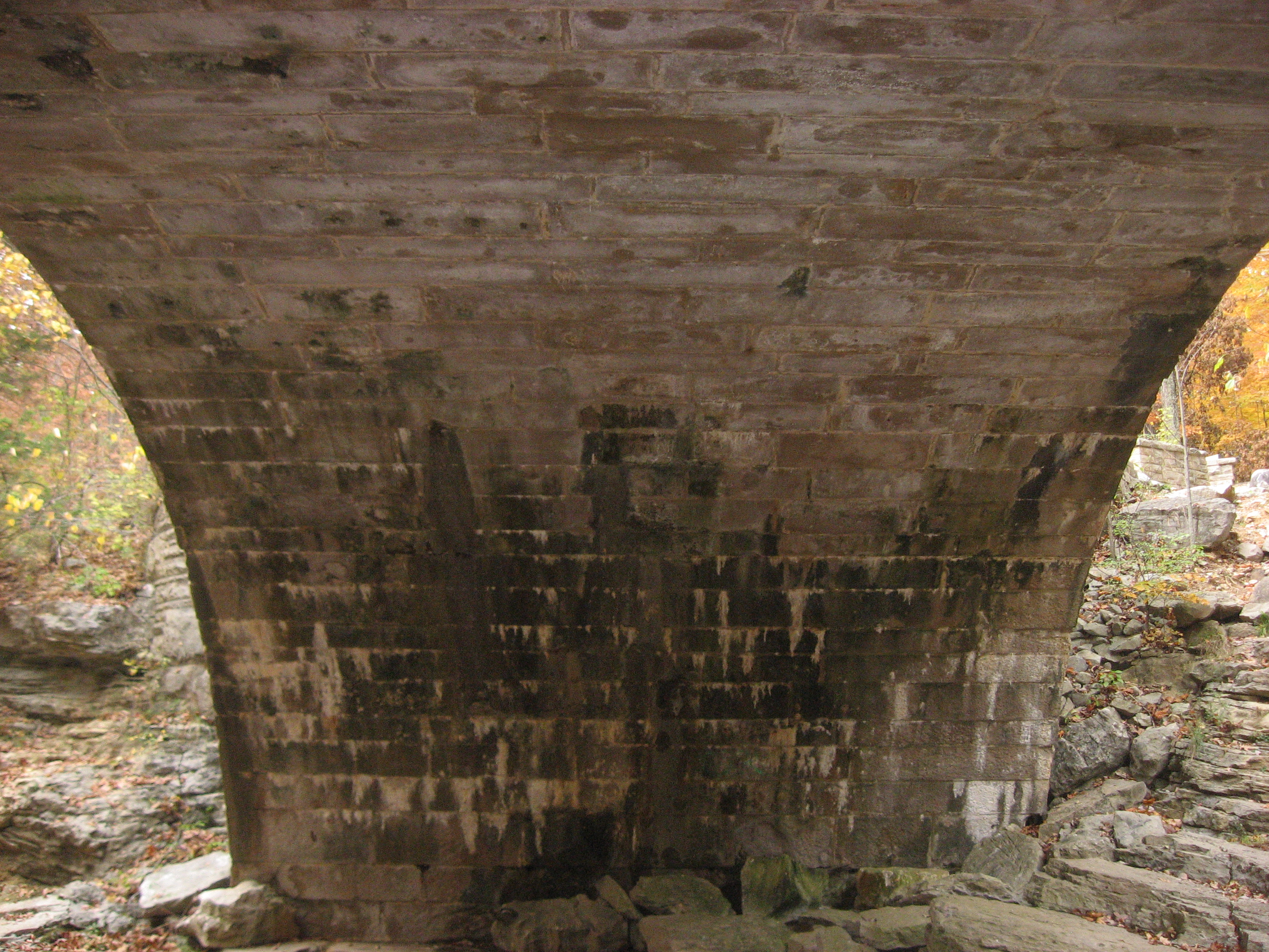 File:Stone Arch Bridge over McCormick's Creek, northern underside ...