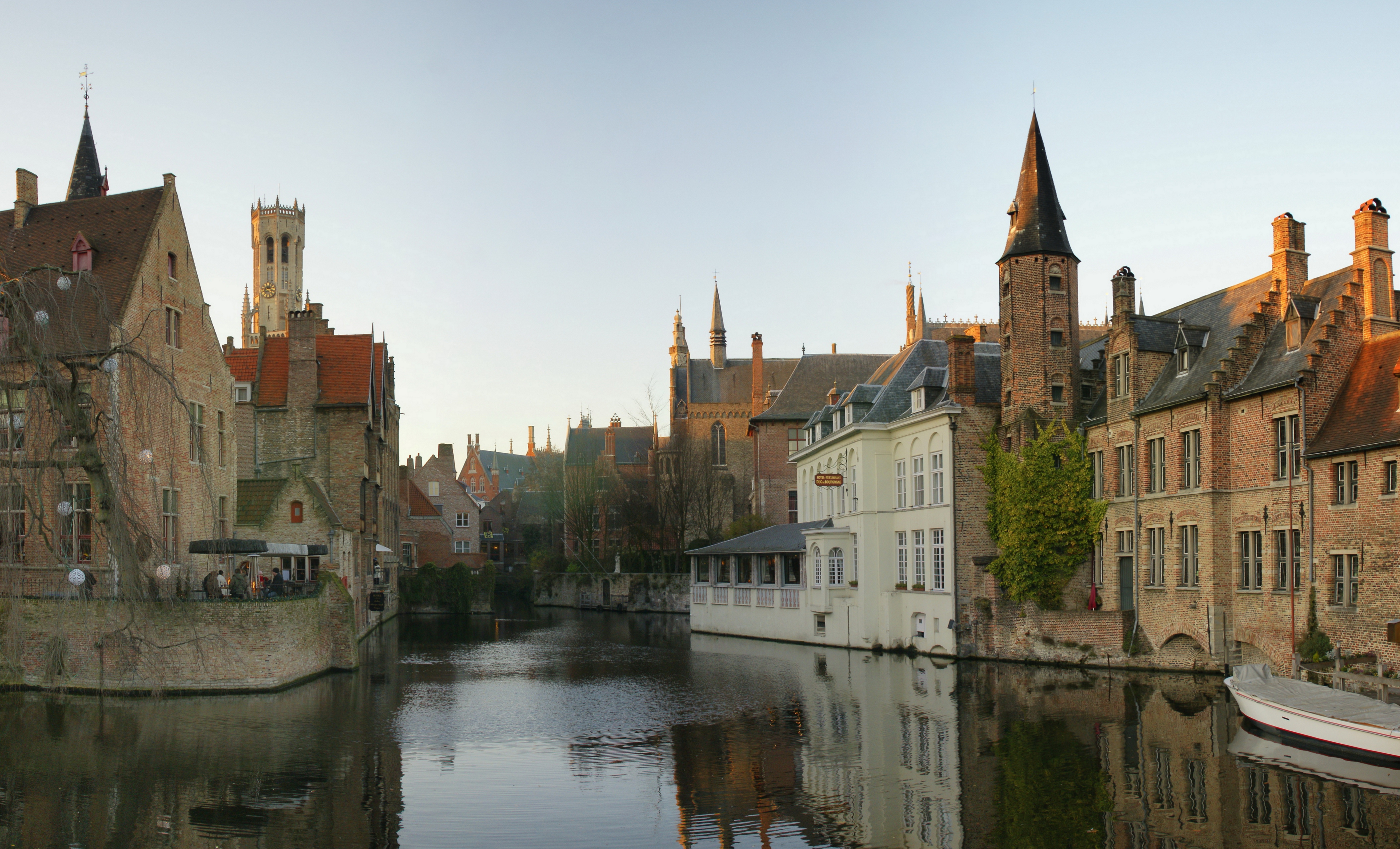 File:Rozenhoedkaai Brugge.jpg - Wikimedia Commons