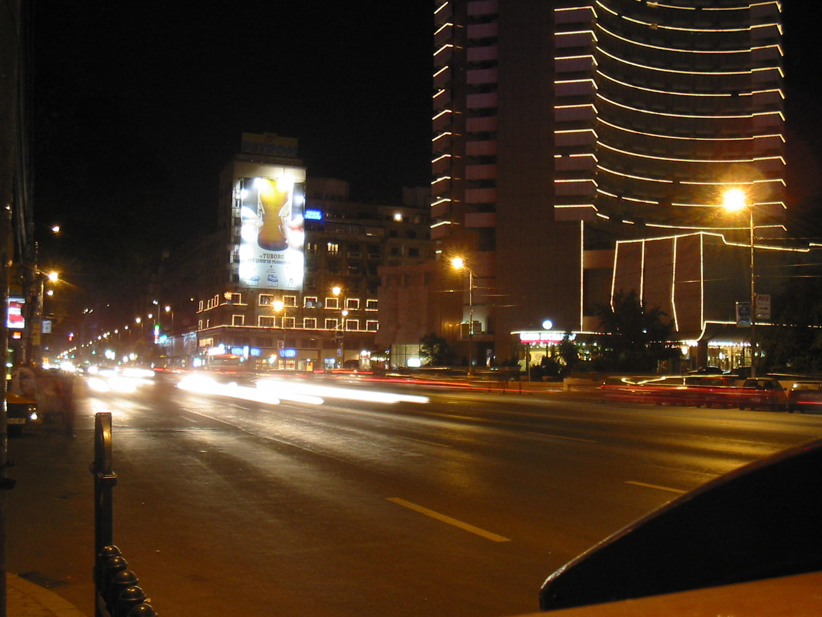 File:Bucharest at night.jpg - Wikimedia Commons
