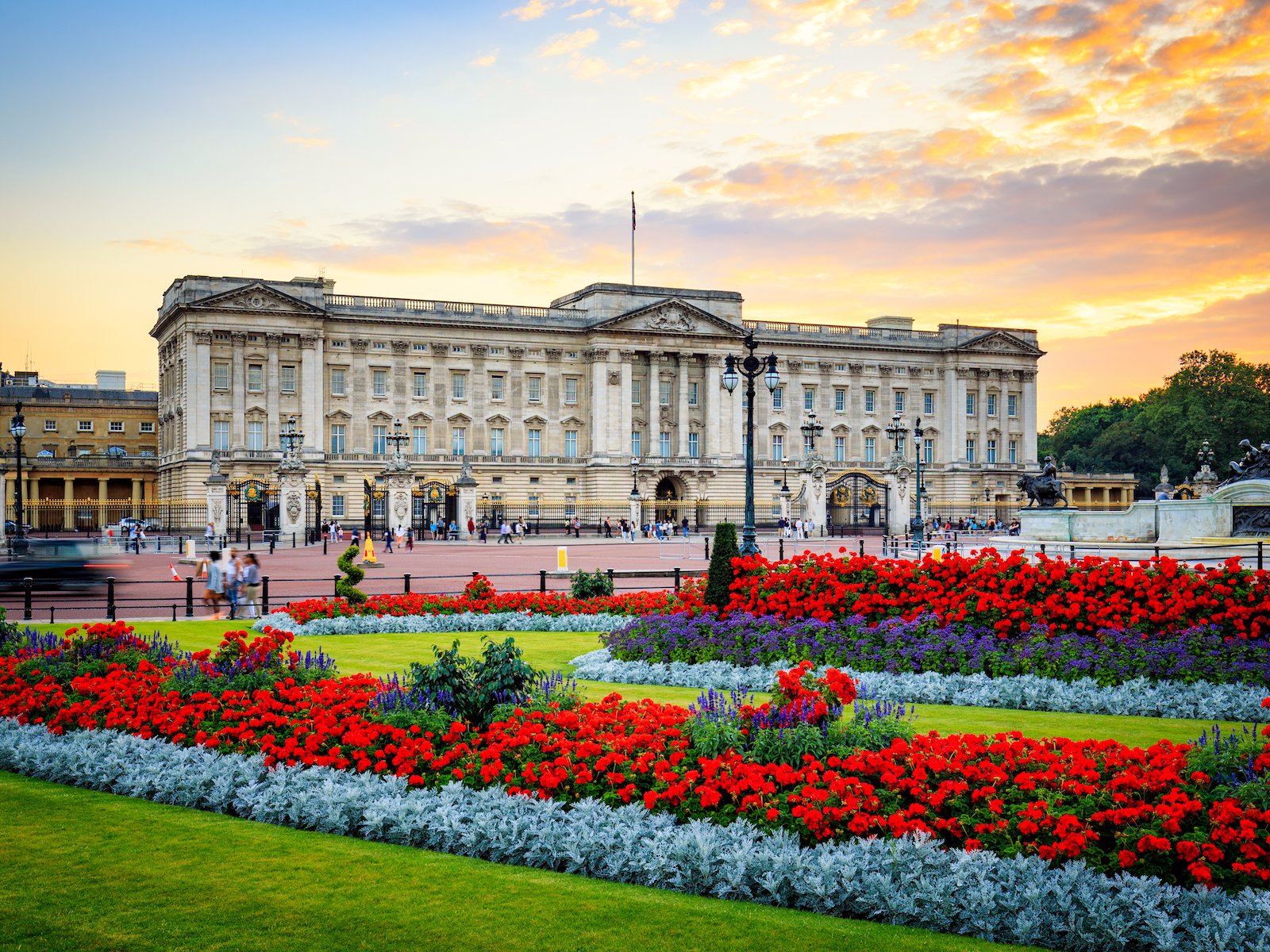 Buckingham Palace emergency meeting: Reason, details, updates ...