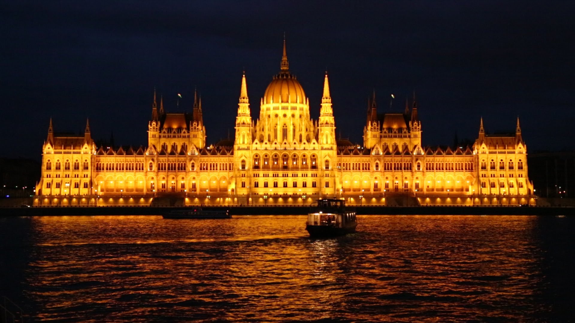 Budapest by night: Buda Castle, Parliament & Chain Bridge - YouTube
