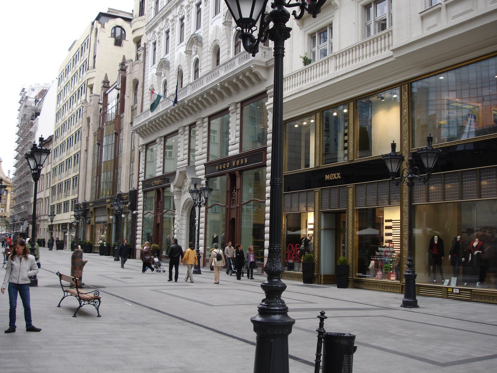 File:Fashion Street Budapest.jpg - Wikipedia