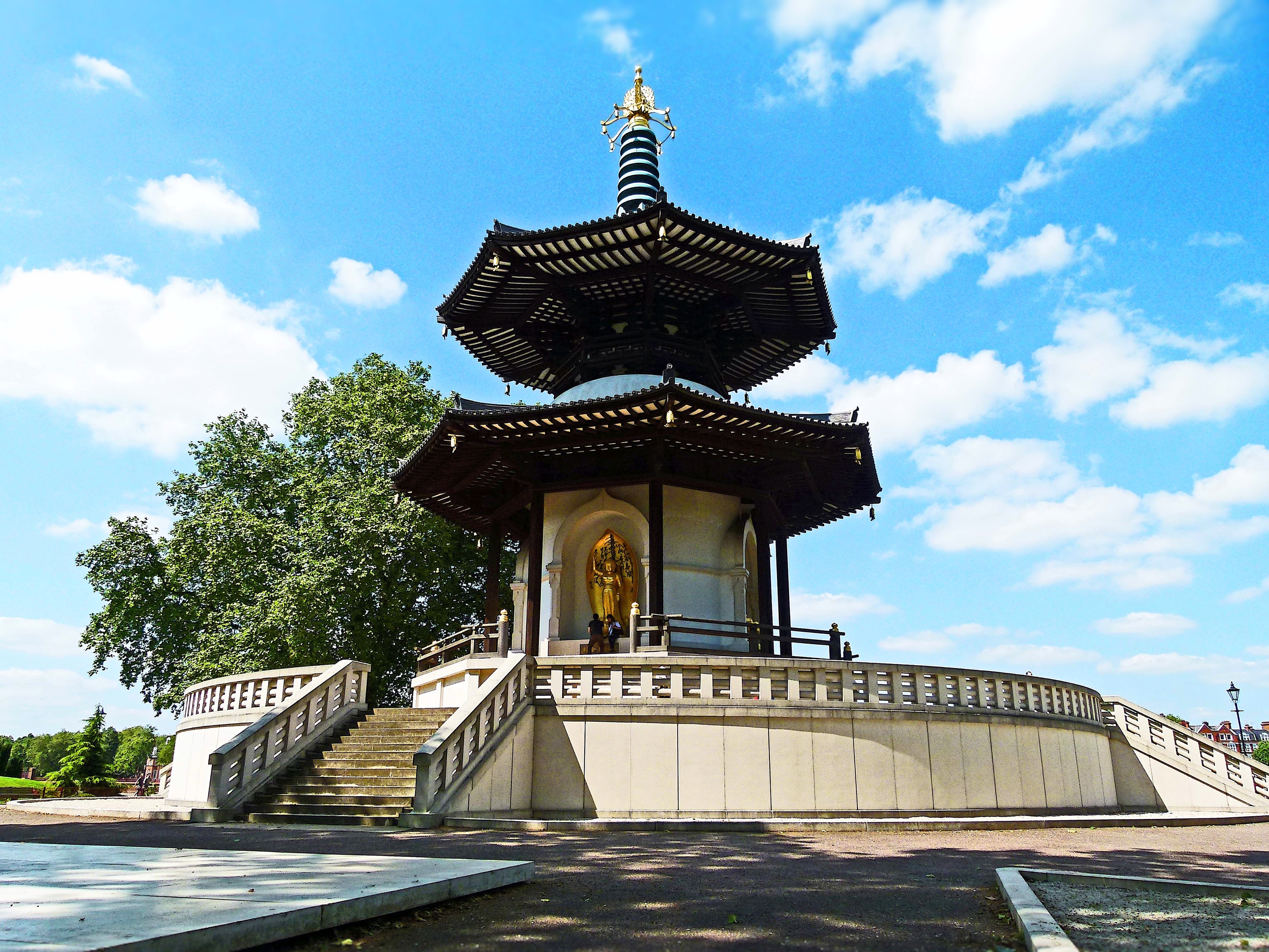Five things you should know about the Peace Pagoda in Battersea