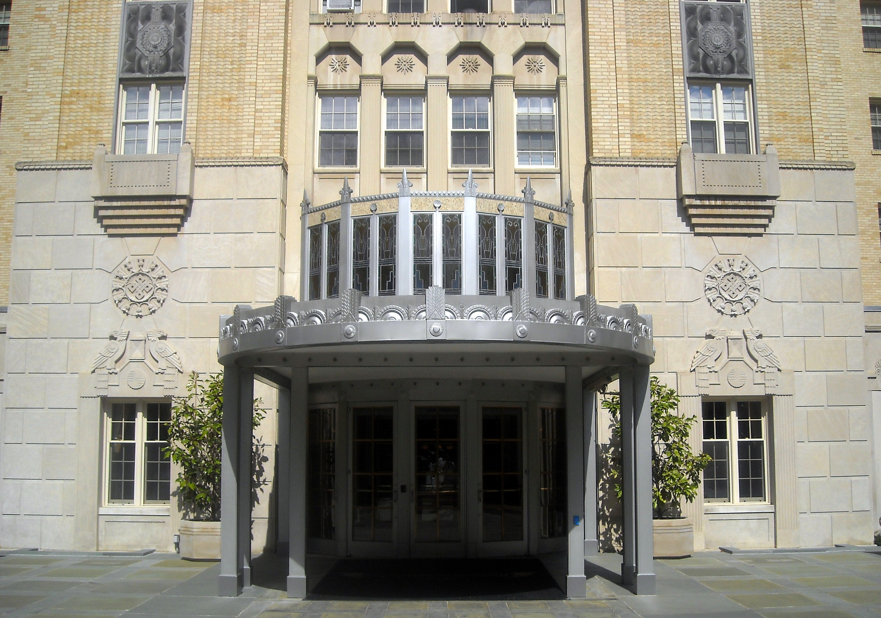 File:Kennedy-Warren Apartment Building - entrance.jpg - Wikimedia ...