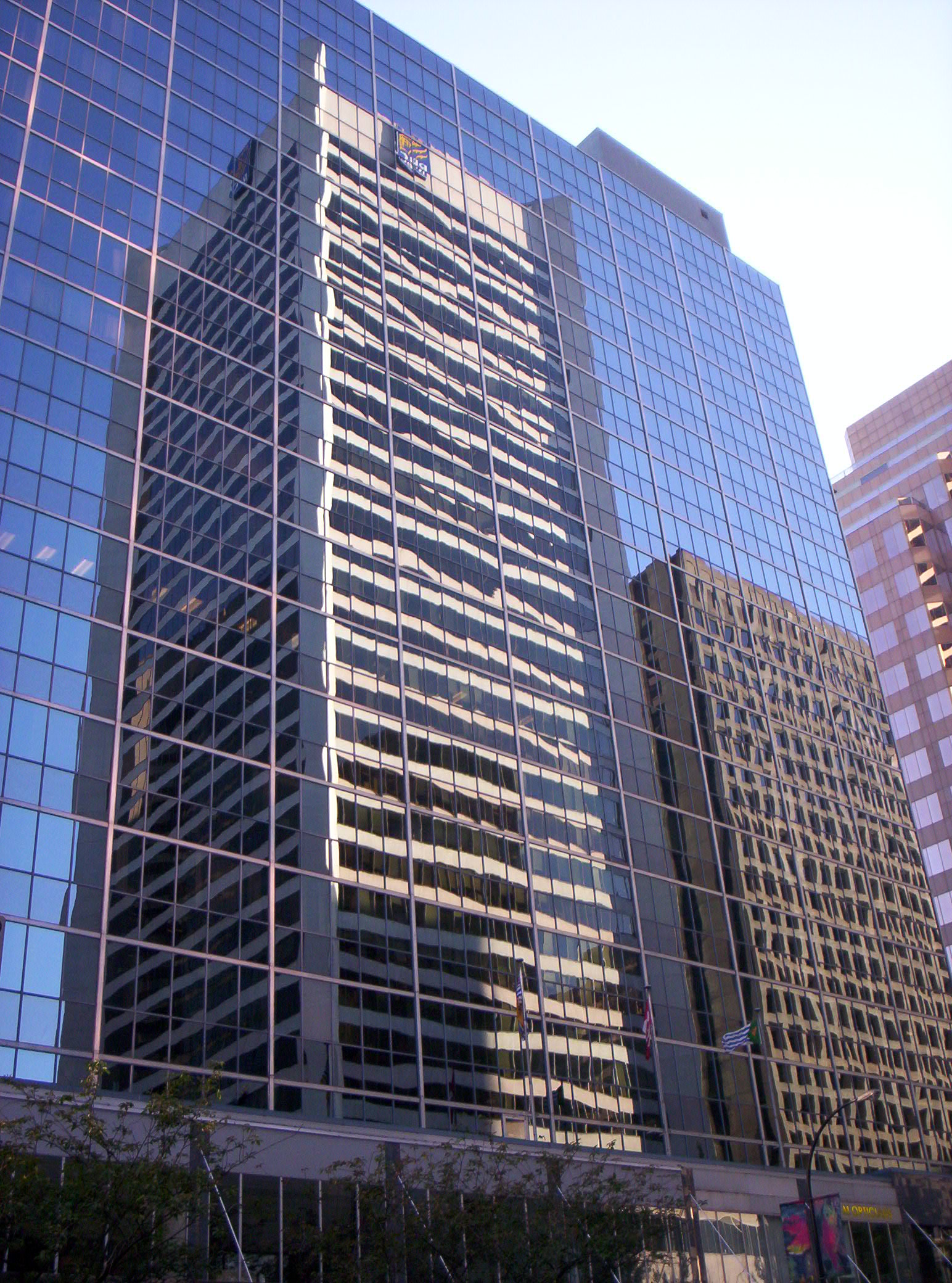 File:Reflection of Vancouver RBC banking plaza on building.jpg ...