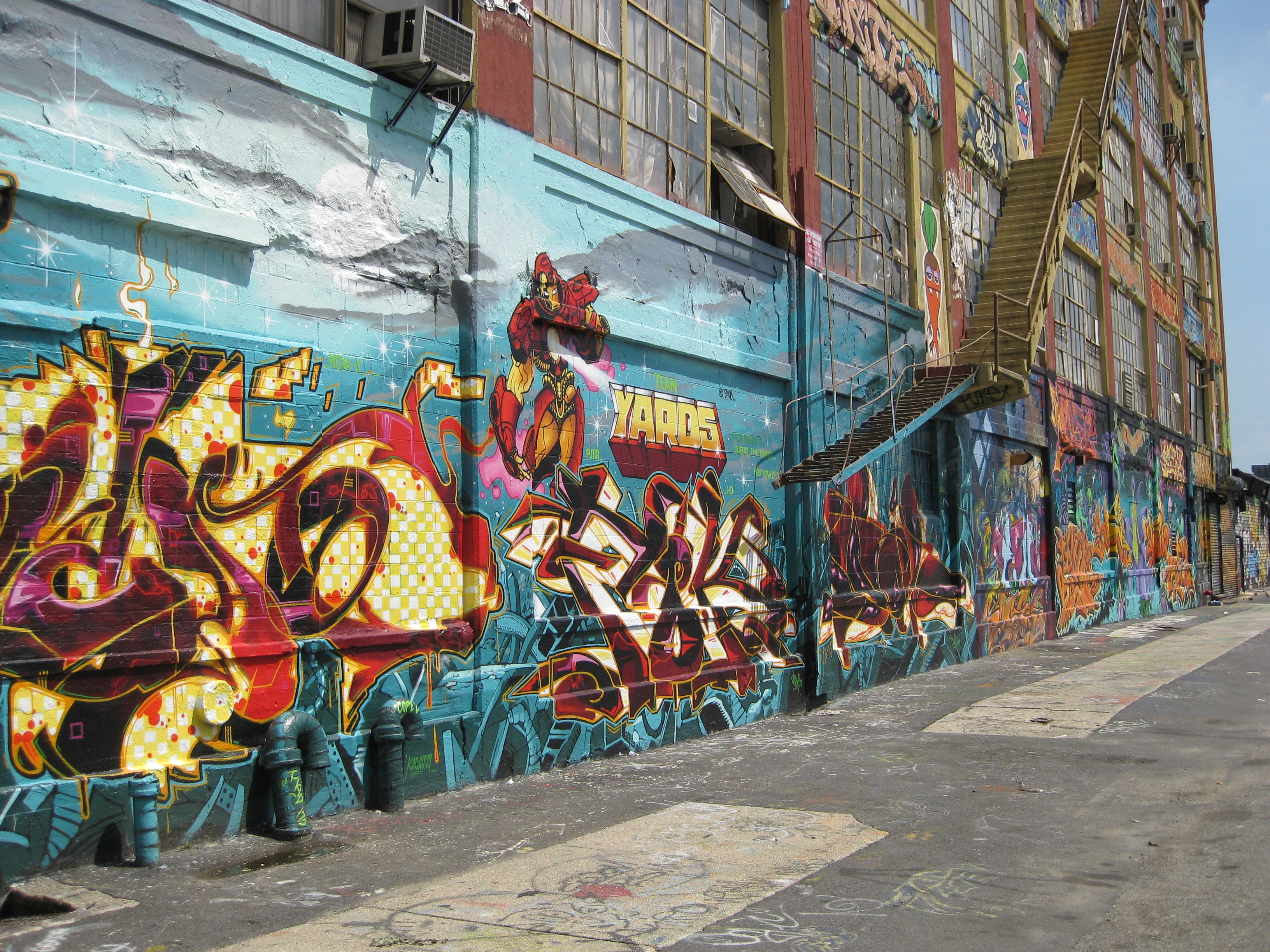 An Artists' Haven, and the Graffiti Building of LIC | Graffiti ...