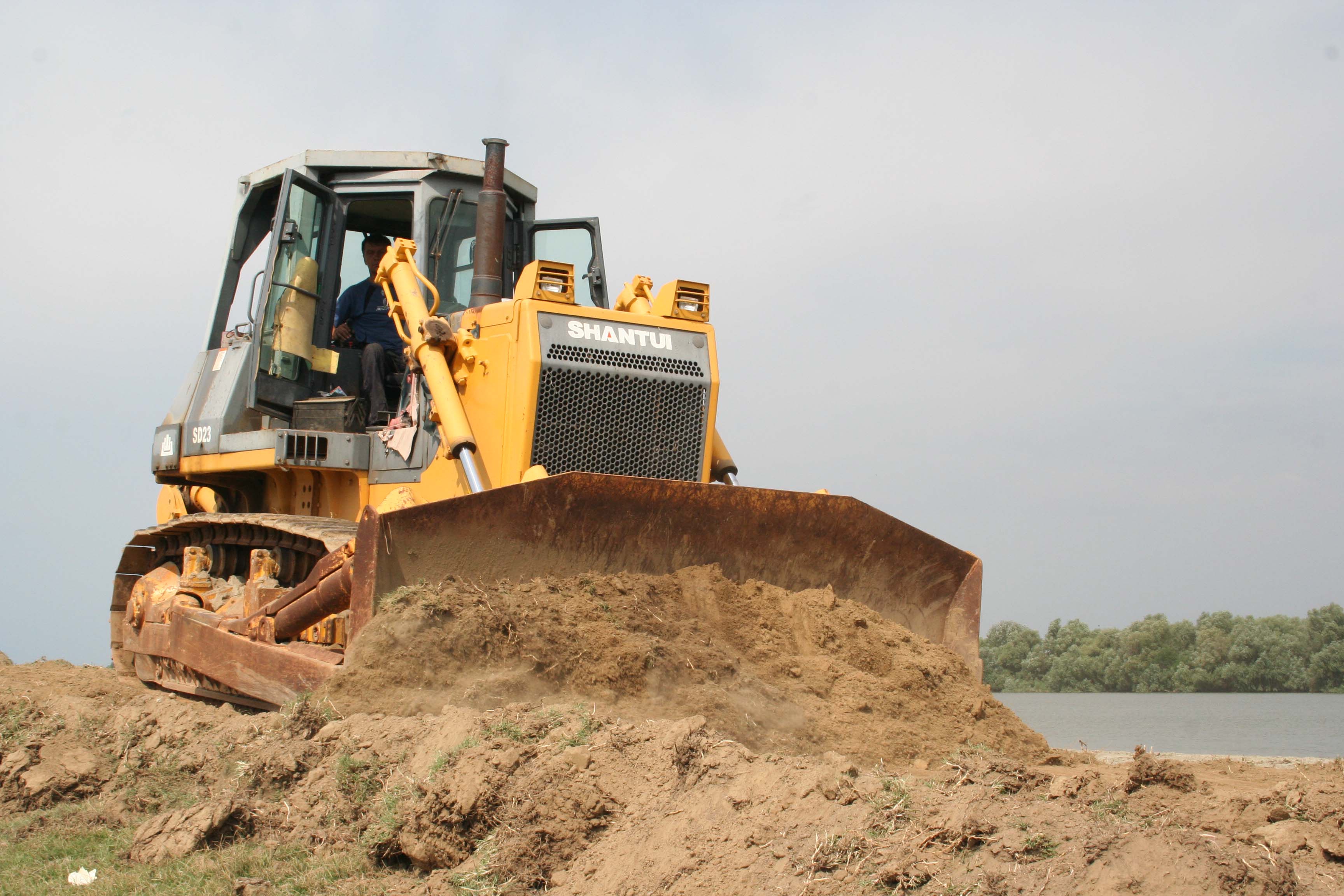 Bulldozers bring life to the Danube Delta | WWF
