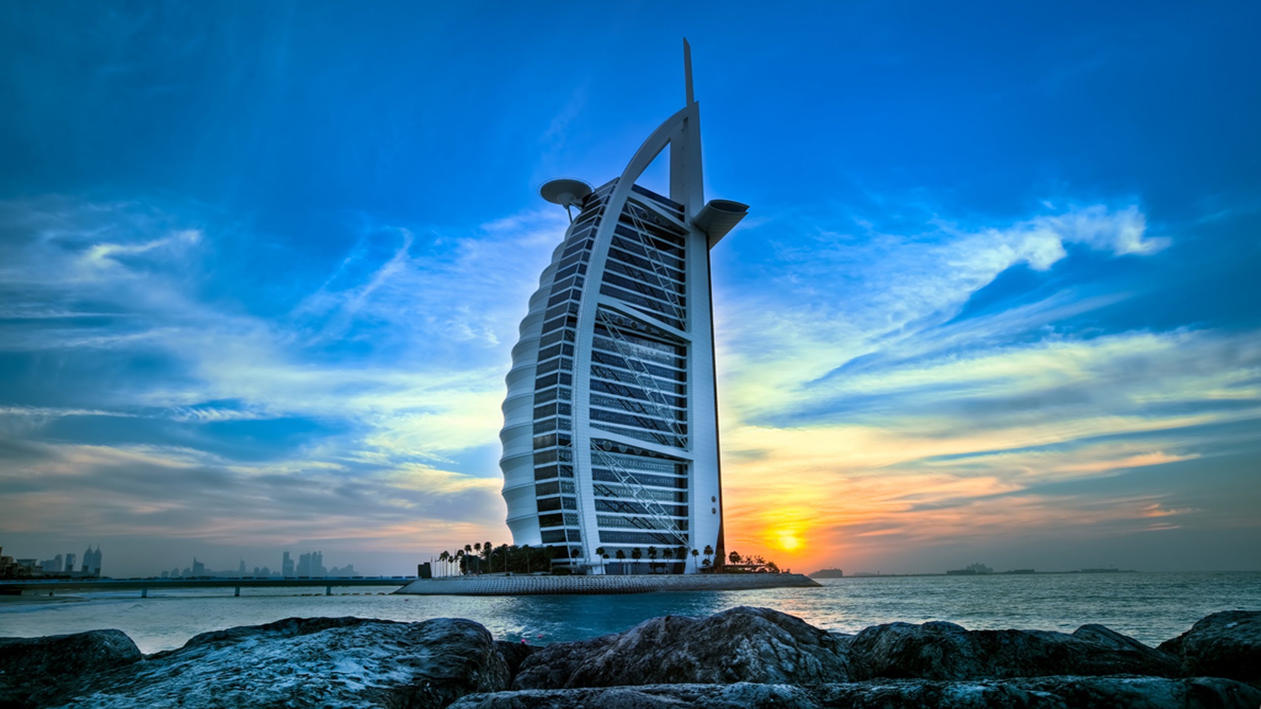 Burj Al Arab - World's Most Luxurious Hotel - A Quick Look - YouTube