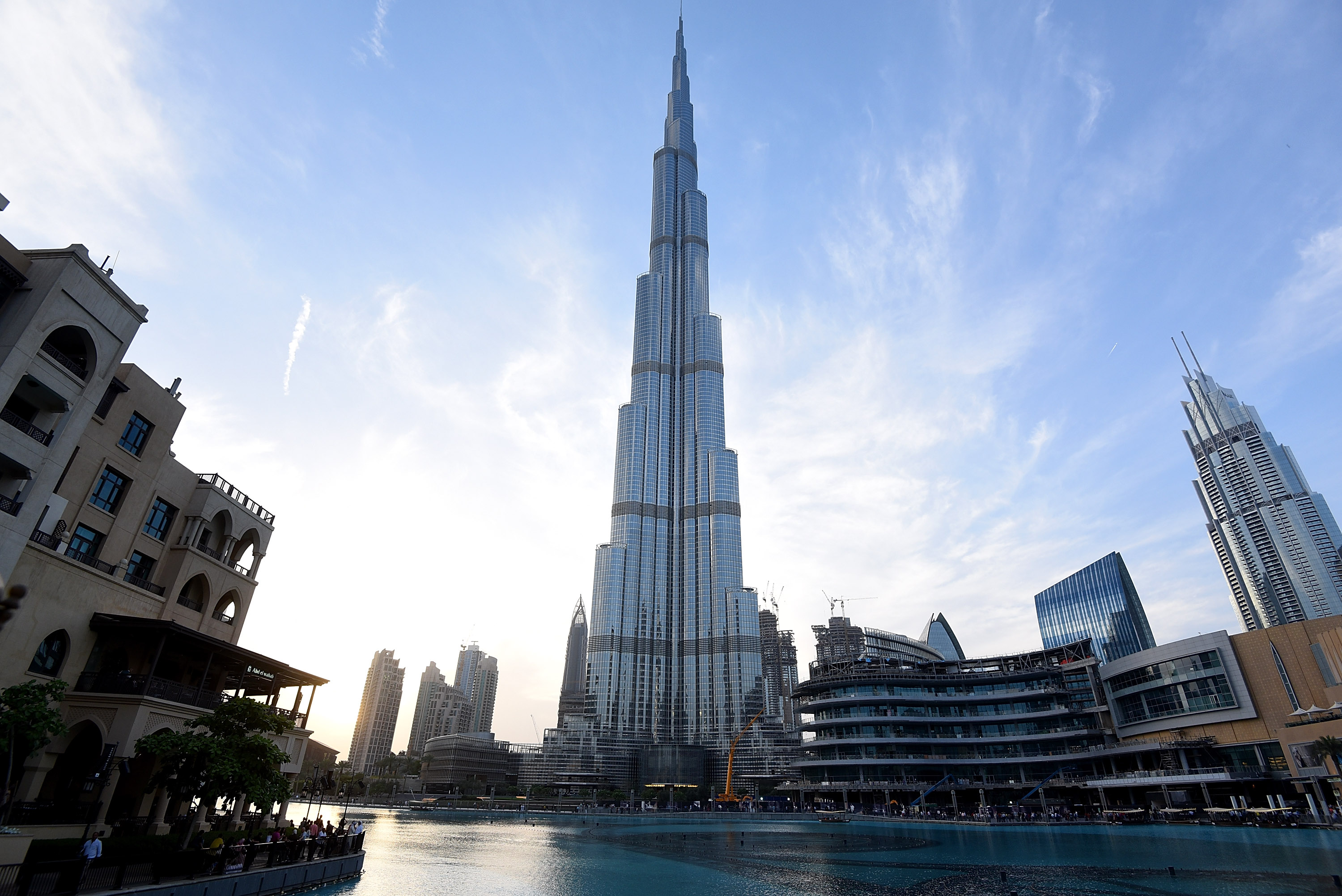 Про бурдж халифа. Башня Бурдж Халифа в Дубае. Самый высокий небоскреб Бурдж-Халифа. Дубай здание Бурдж Халифа. Небоскрёб в Дубае Бурдж.