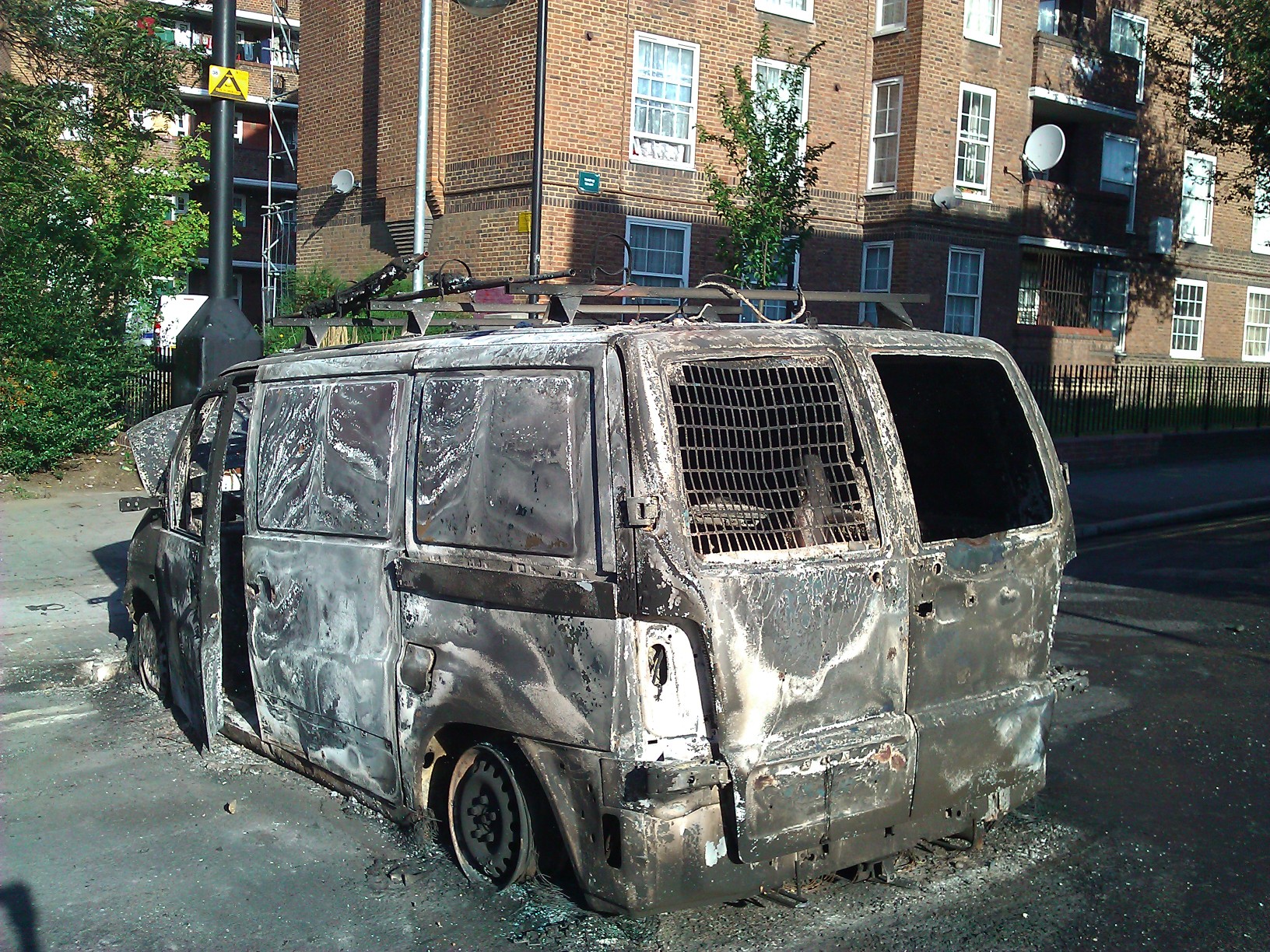 File:Burnt out van, Hackney riots 2011.jpg - Wikimedia Commons