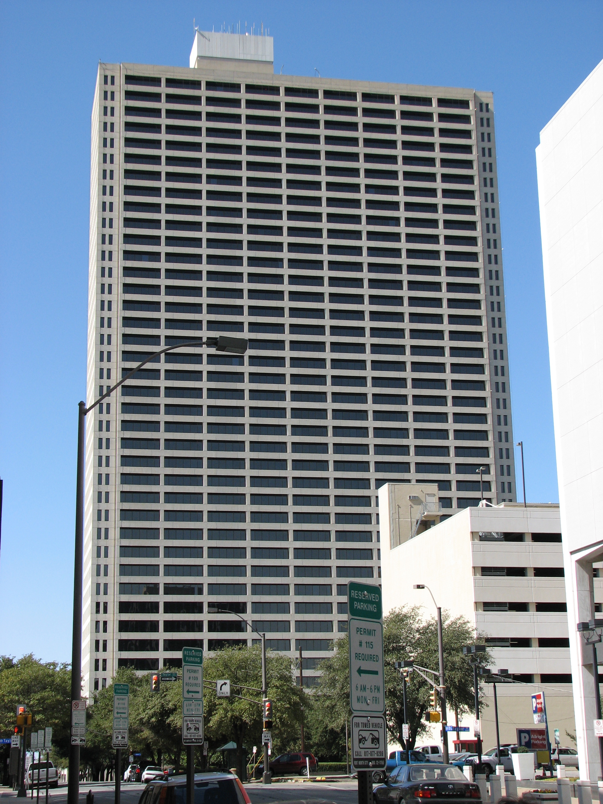 File:Burnett Plaza Building, east side.jpg - Wikimedia Commons