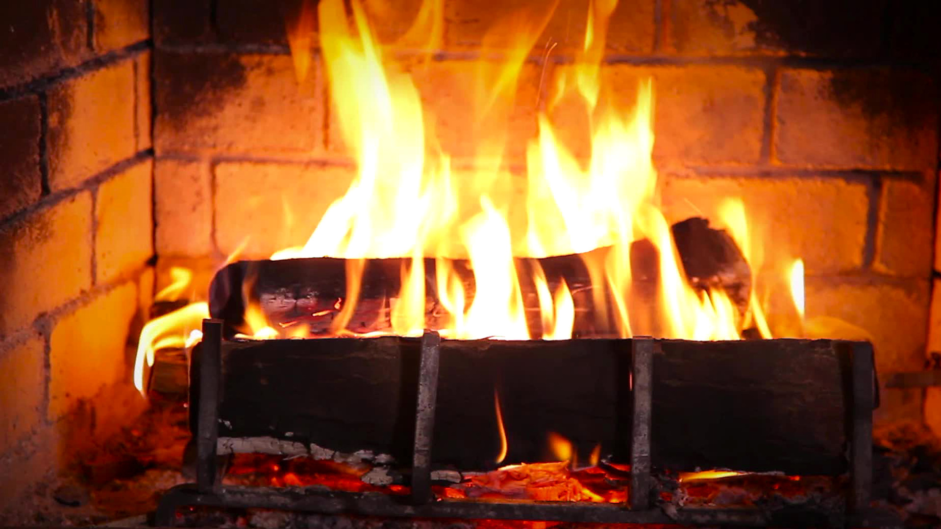 Wood Burning Yule Log Video | HGTV