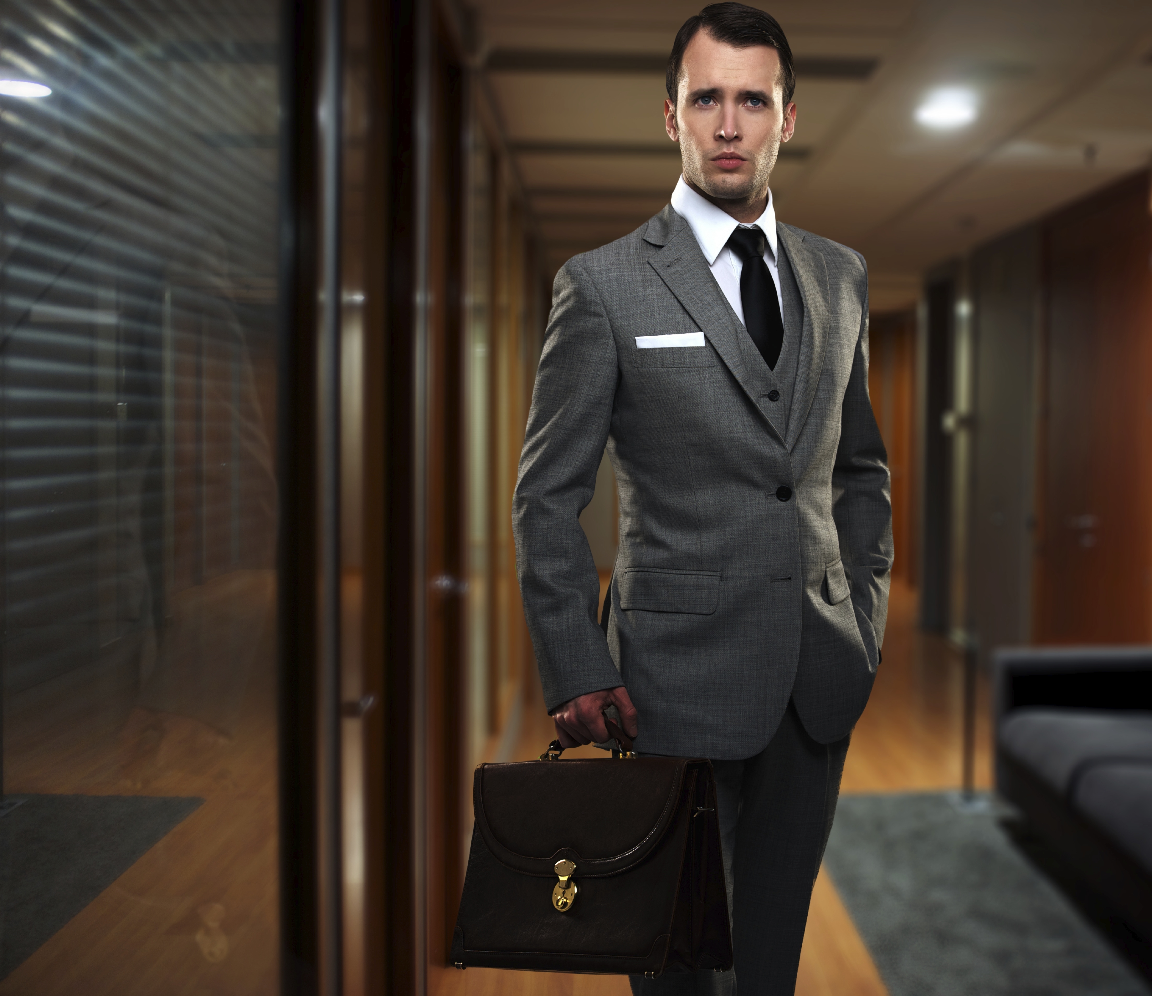 Businessman-in-a-hallway-000021908295_Full - Roseberry Tailoring