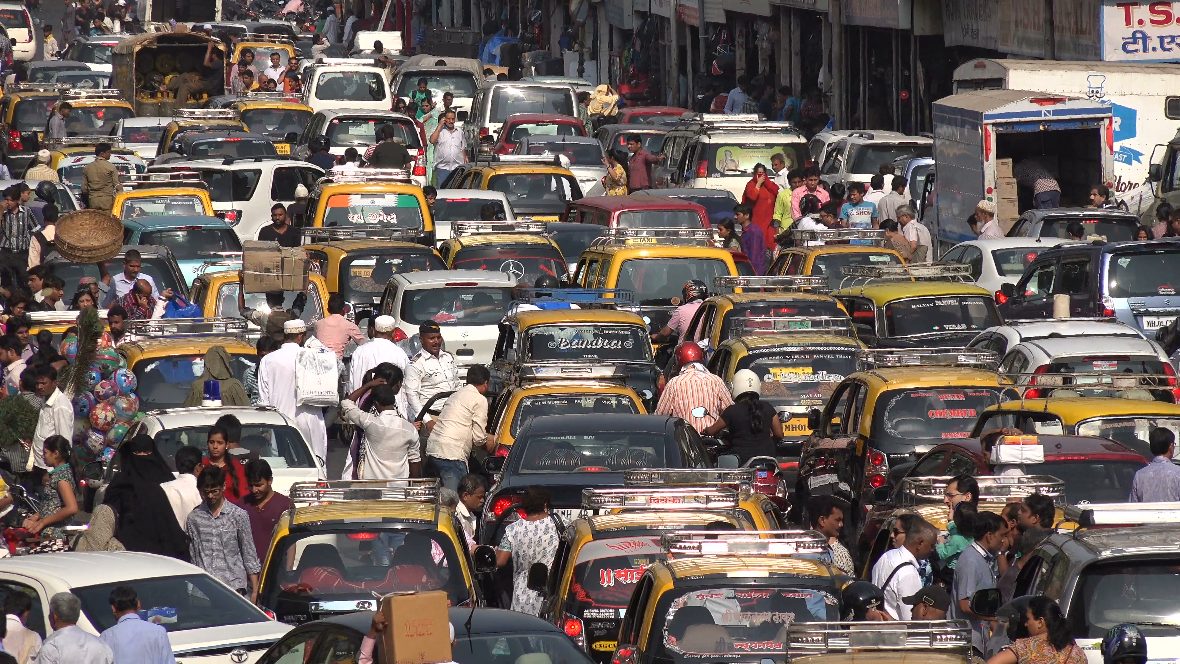 Busy traffic near a market in Mumbai Stock Video Footage - Videoblocks