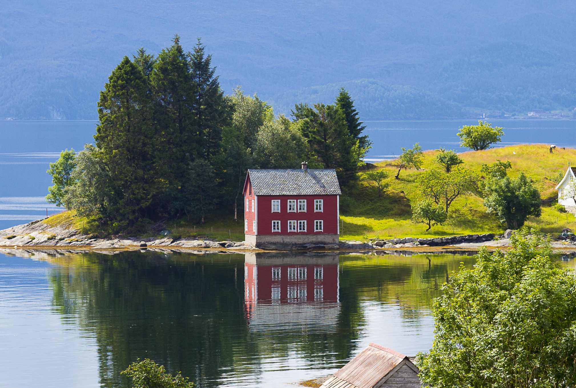 The house on the fjord | Sunny16