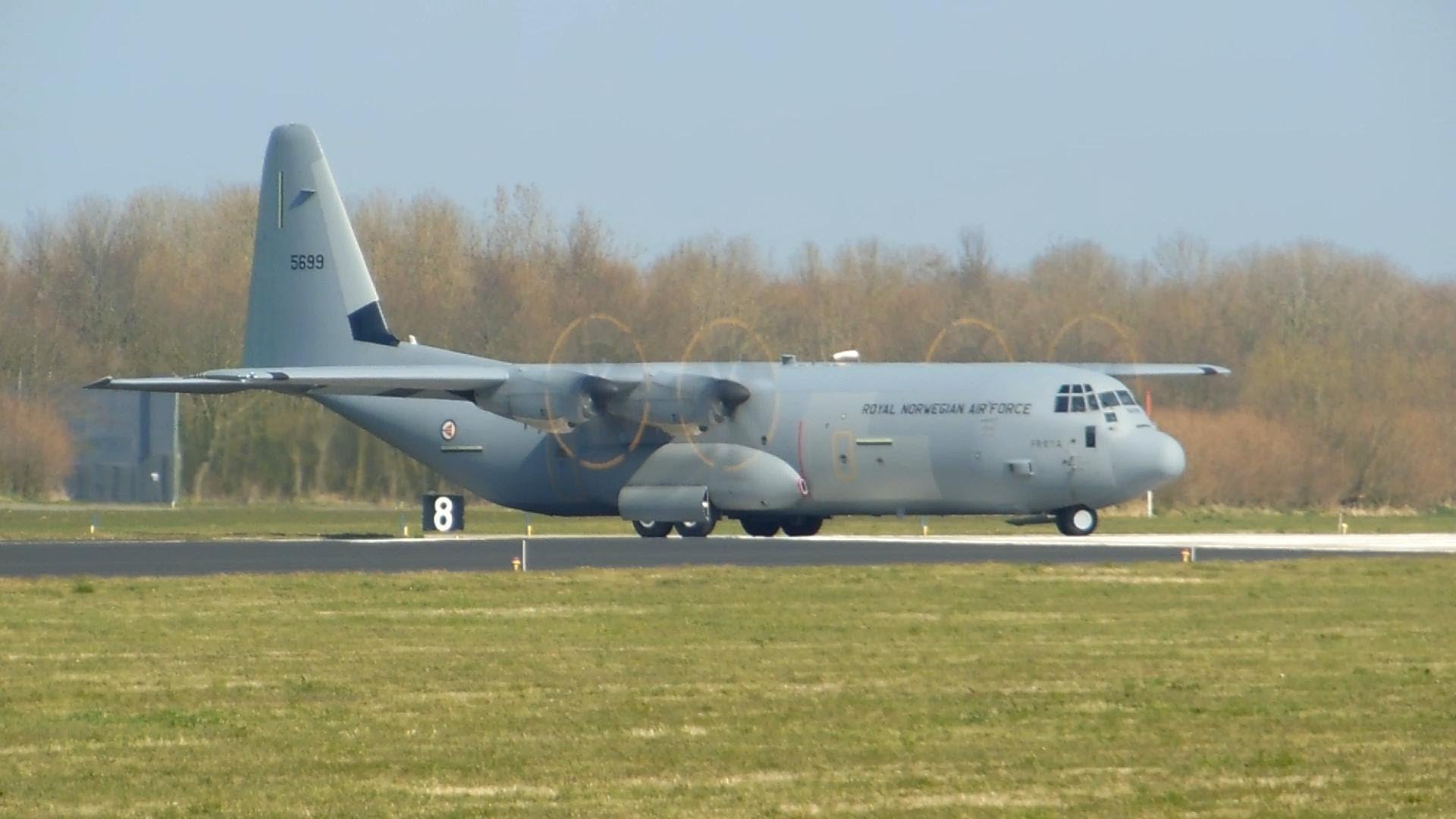 RNAF ▻ C-130J-30 Super Hercules ▻ Takeoff ✈ Leeuwarden Air Base ...
