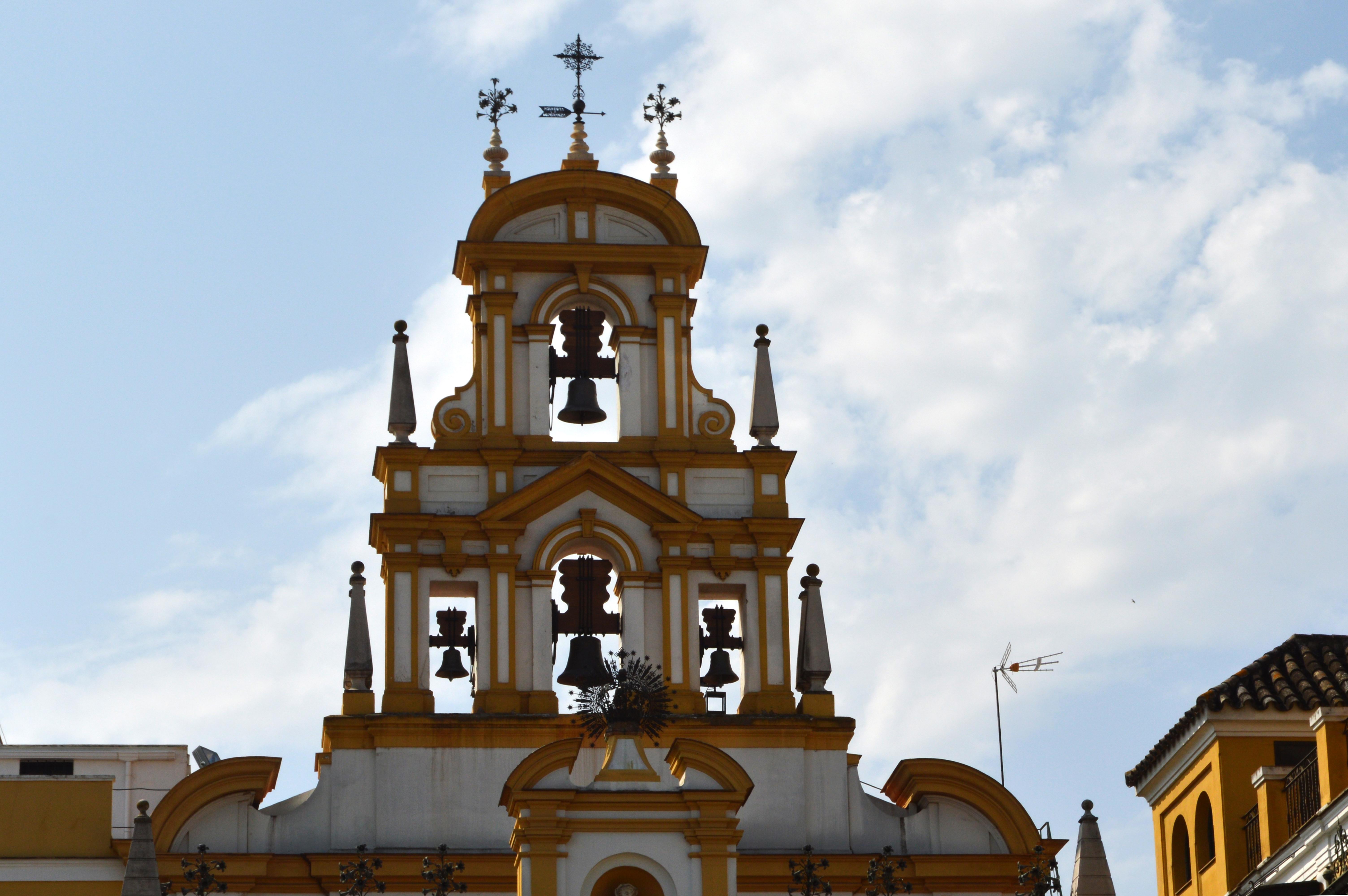 File:Campanario del Templo de la Macarena en Sevilla.JPG - Wikimedia ...