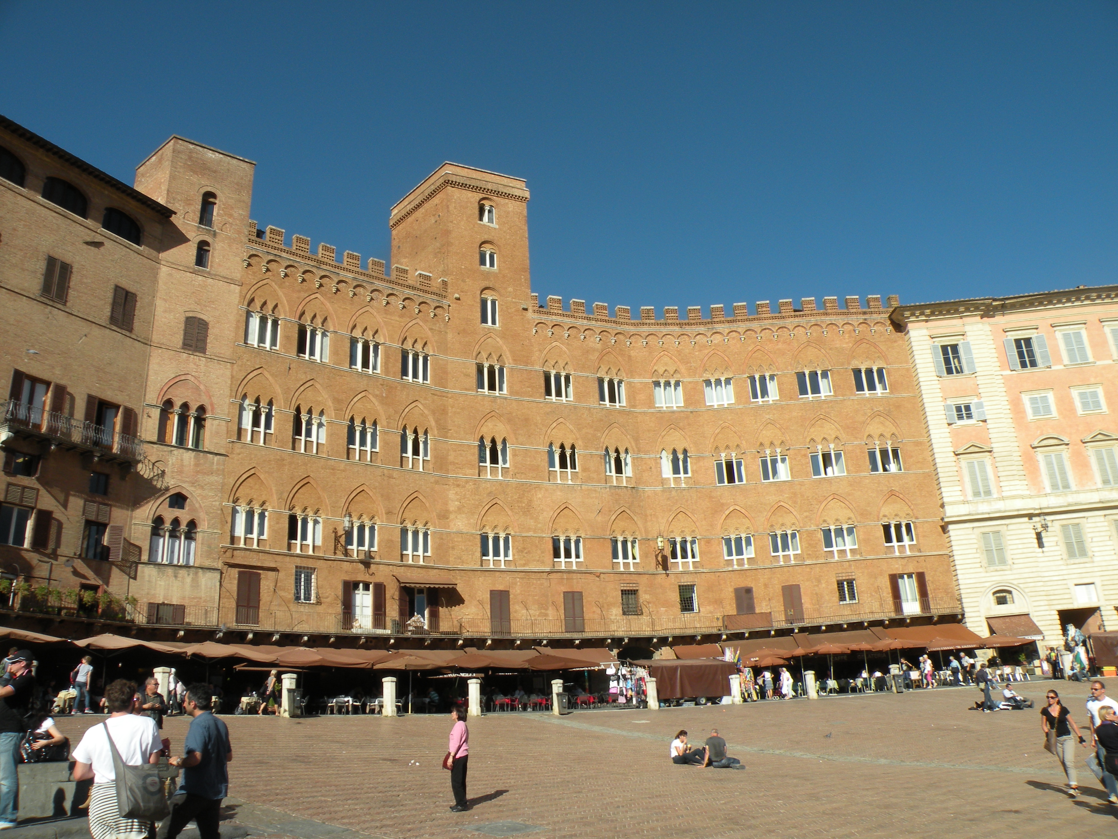 The Most Beautiful Piazza in Europe: Il Campo in Siena – Carol M. Cram