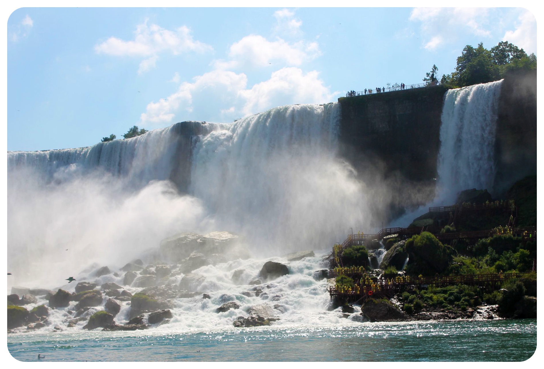 Niagara Falls smack down : The American falls vs The Canadian Falls ...