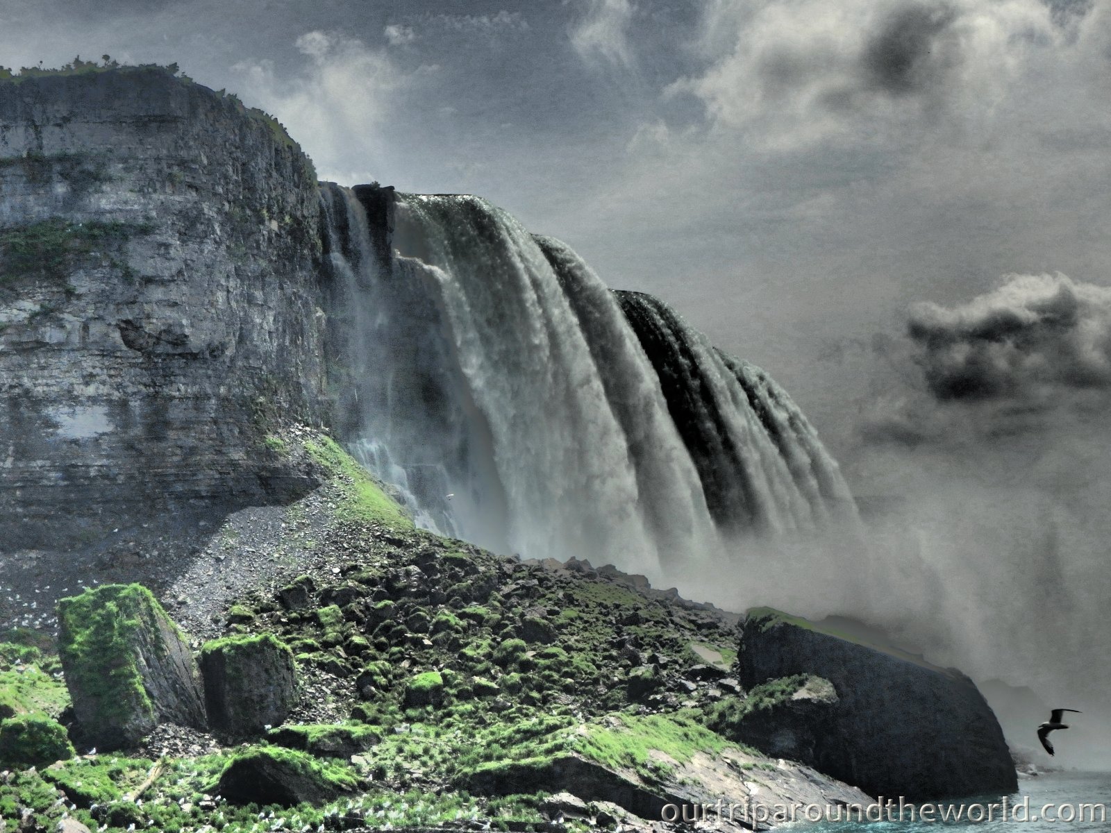Niagara Falls - water element on American & Canadian border