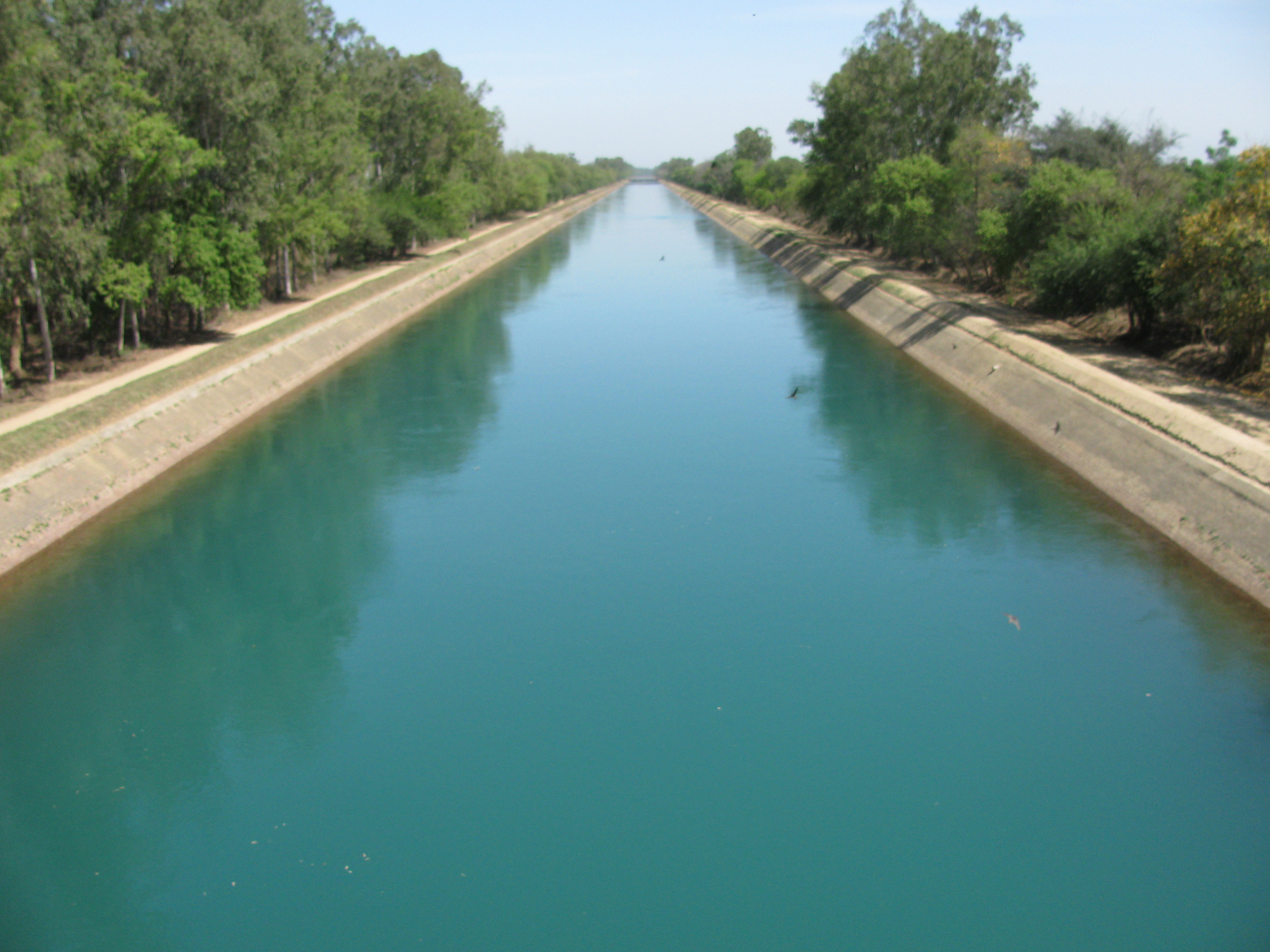 File:Bhakra Main Canal.JPG - Wikimedia Commons