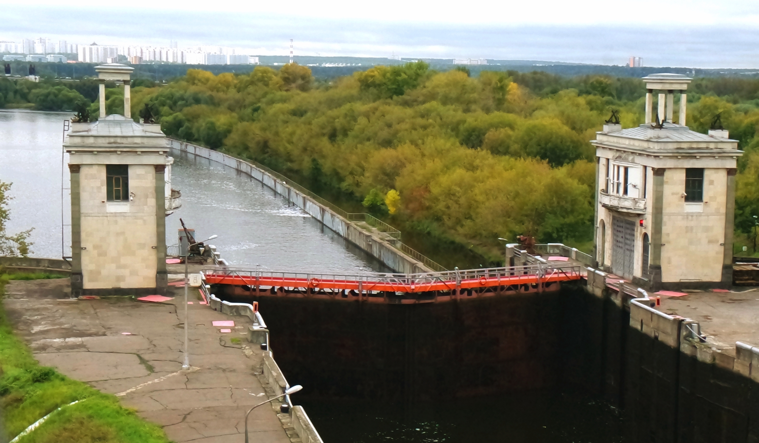 File:Moscow—Volga canal gate 8.jpeg - Wikimedia Commons