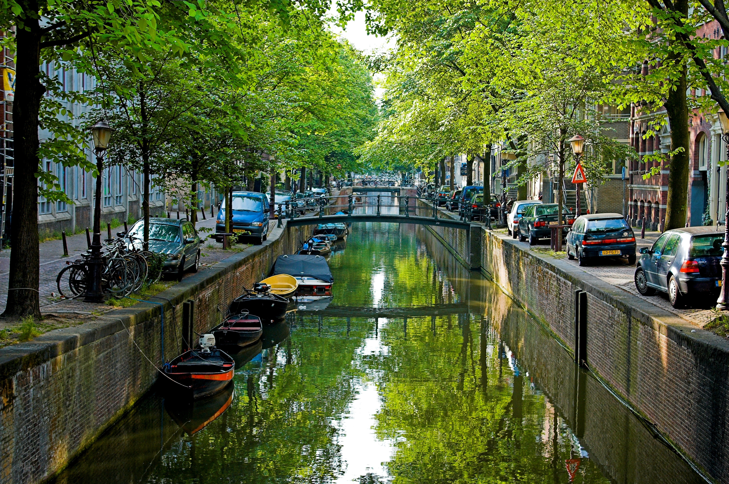 File:Amsterdam Canal.jpg - Wikimedia Commons