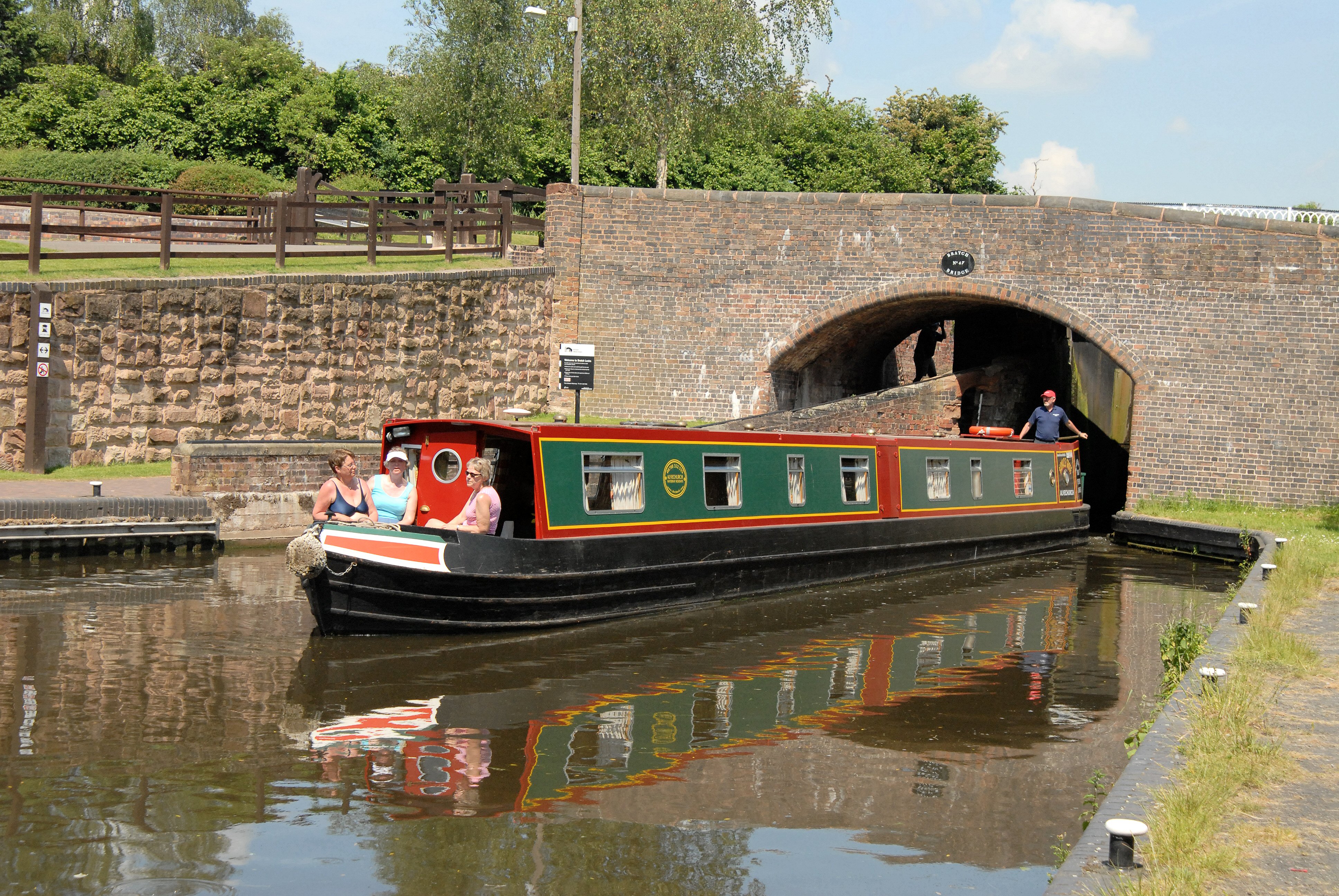 The Red Breasted Goose canal boat operating out of Alvechurch
