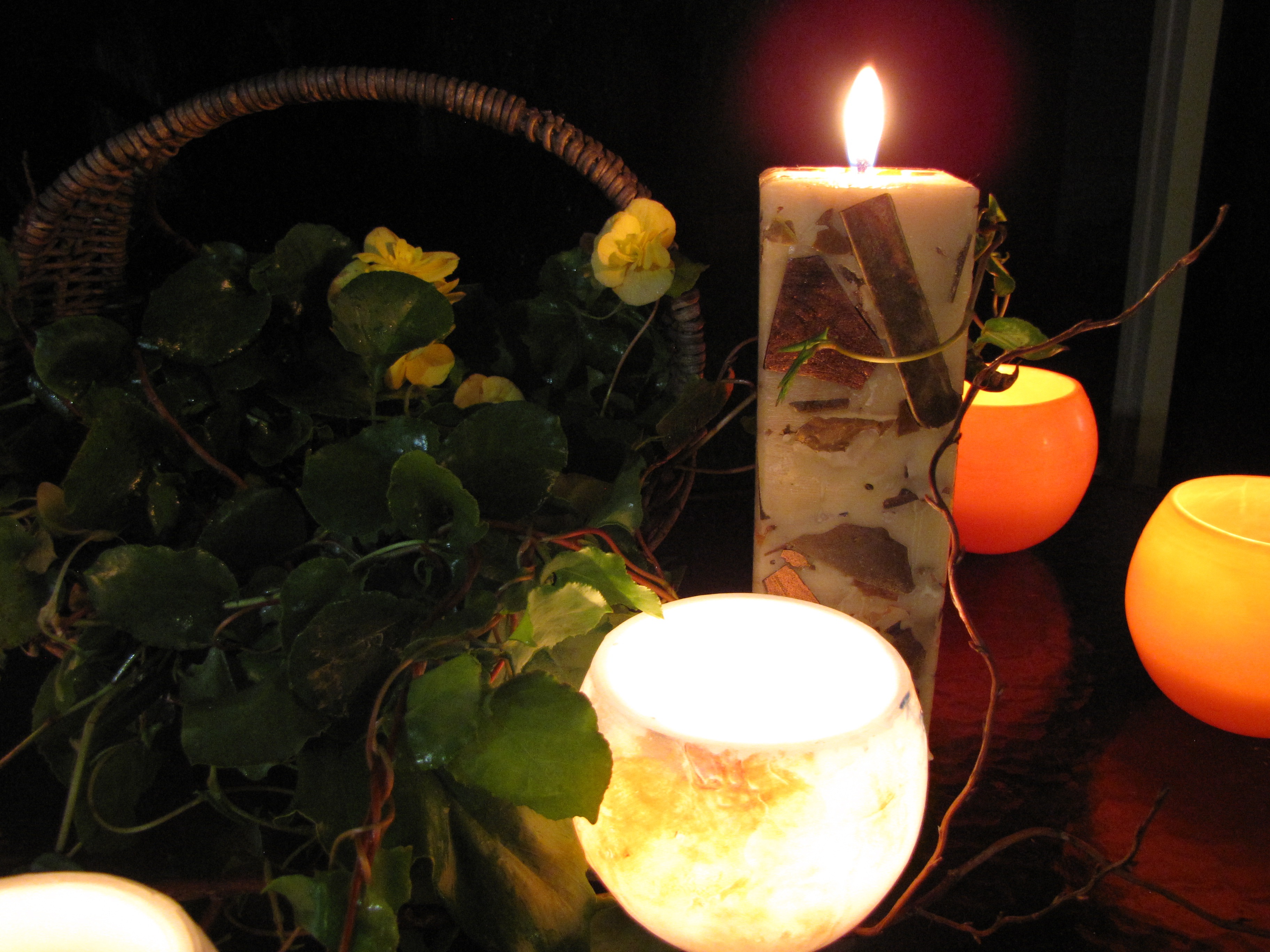 Магия свечей ритуалы. Магические свечи. Вечерние ритуалы. Ритуалы со свечами. Желтая свеча.