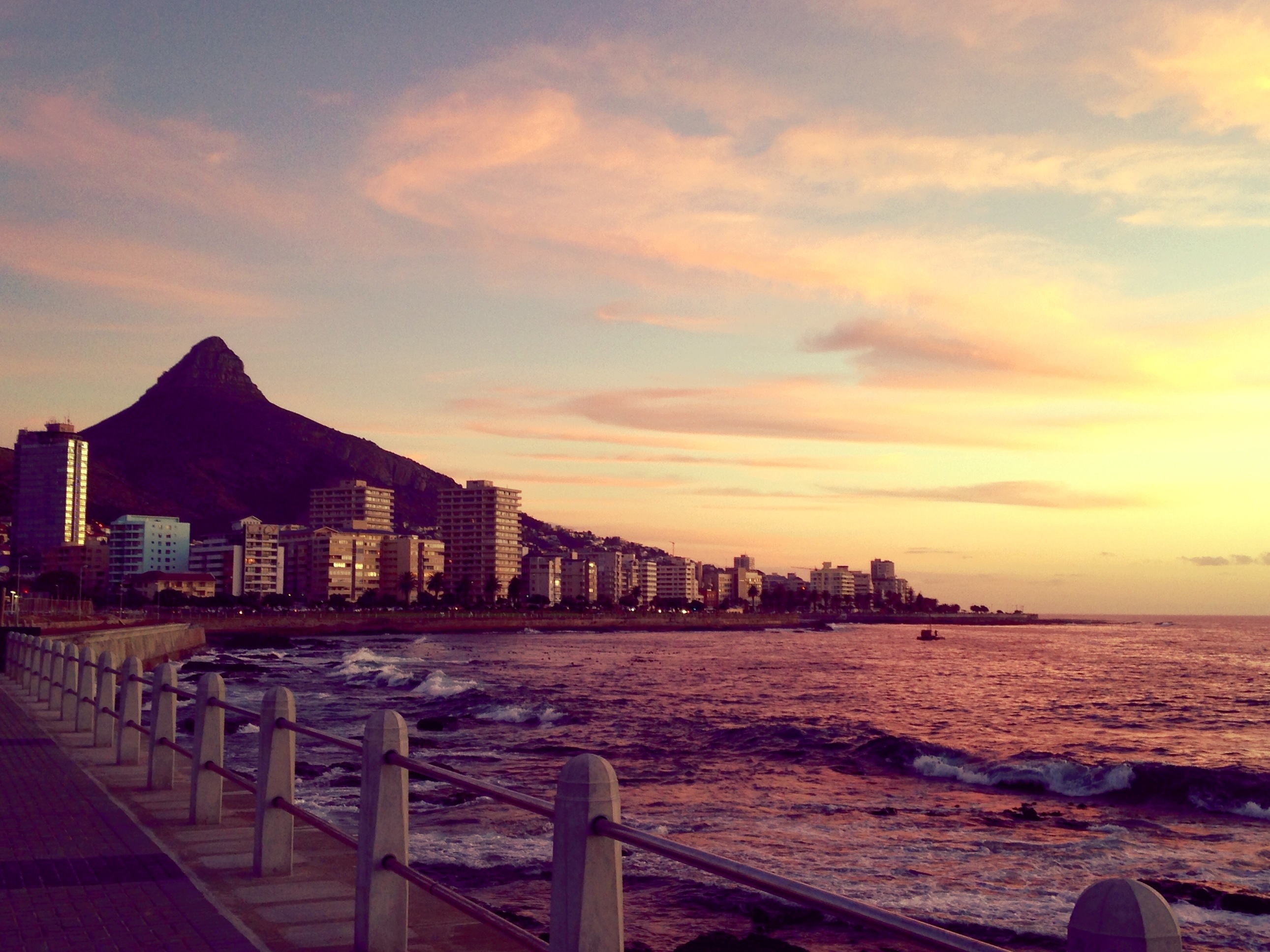 Another gorgeous Cape Town sunset along Sea Point Promenade ...