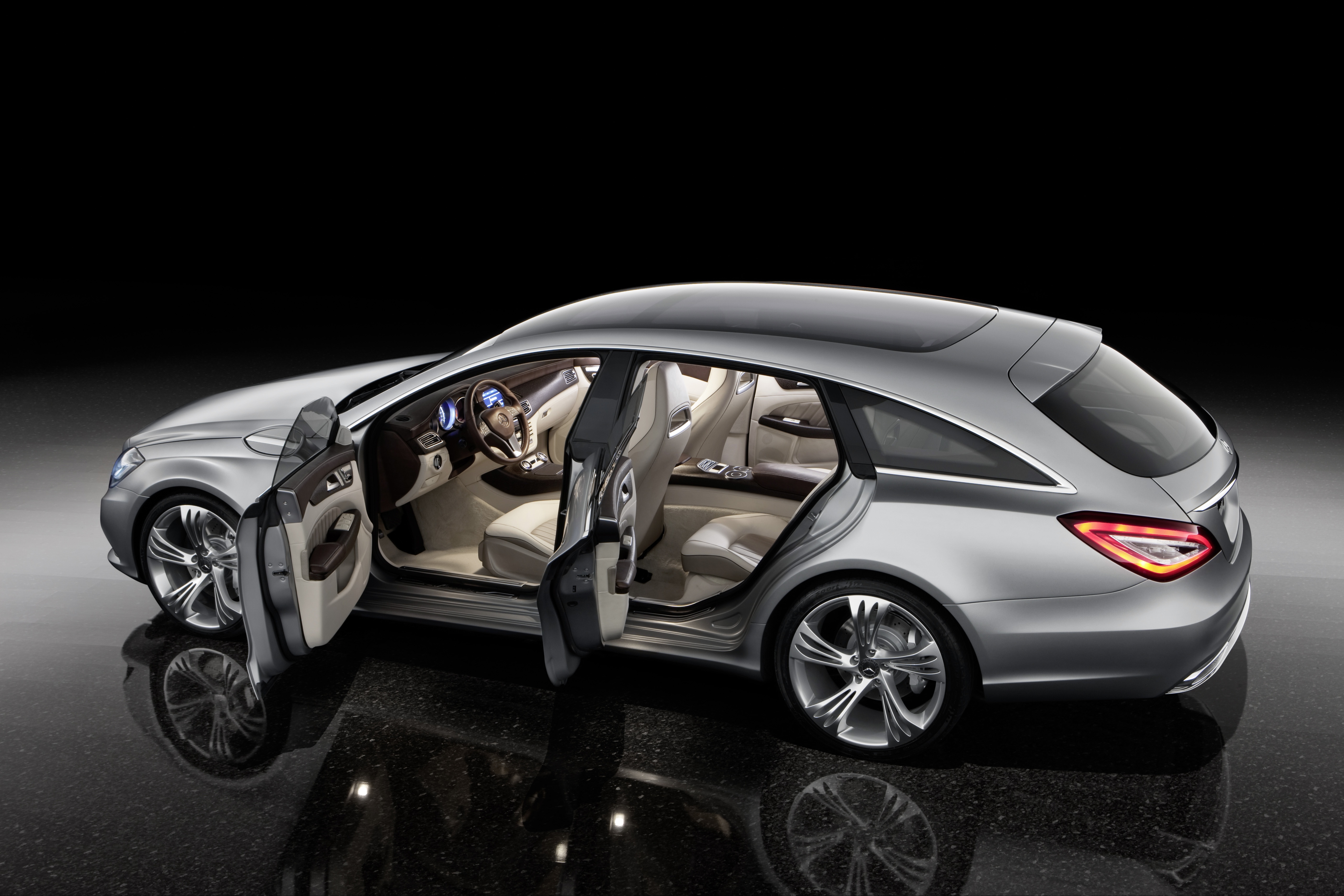 Mercedes Shooting Break Concept Car Doors open - | EuroCar News