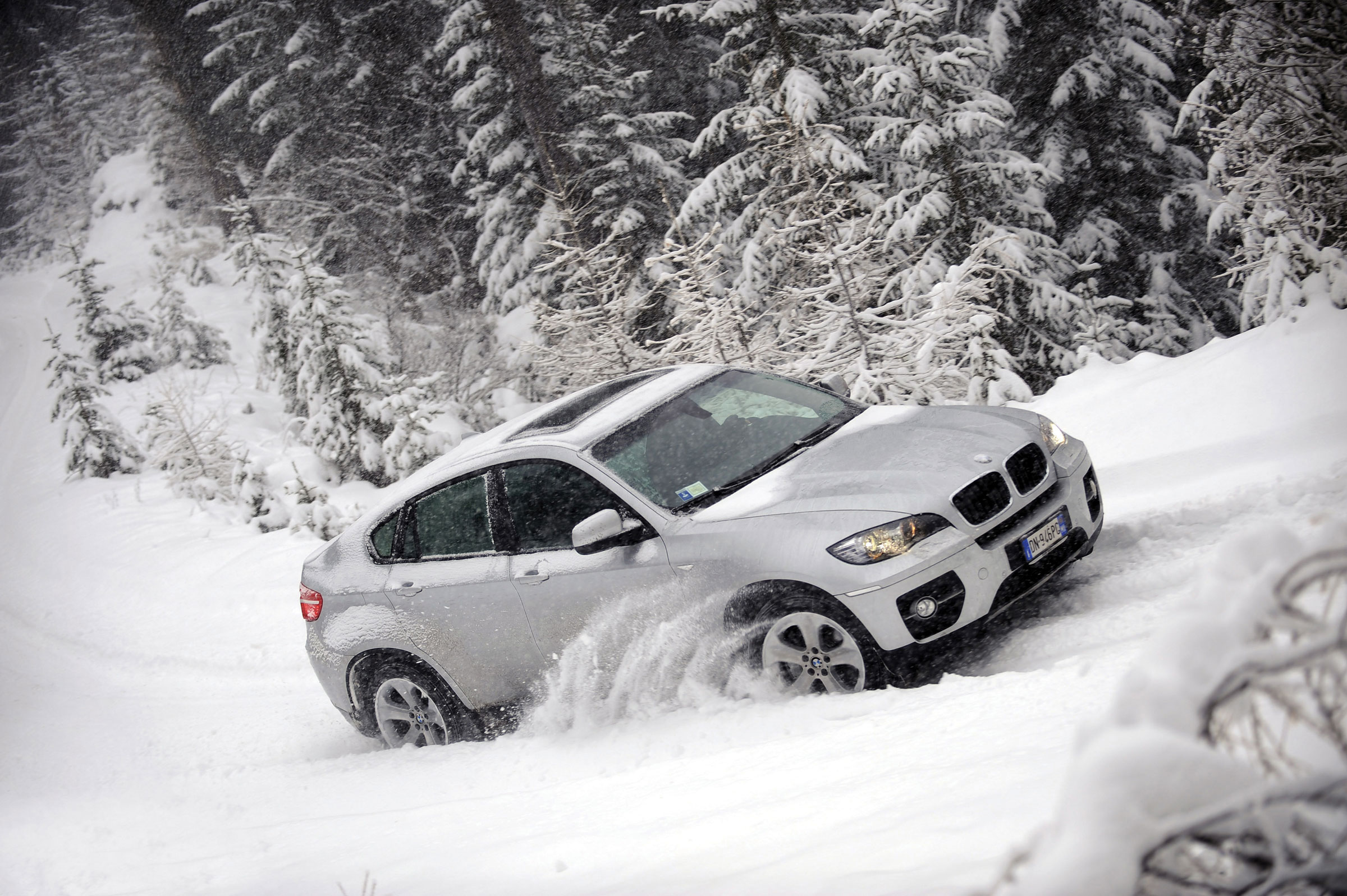 How to drive in snow: top tips | Auto Express