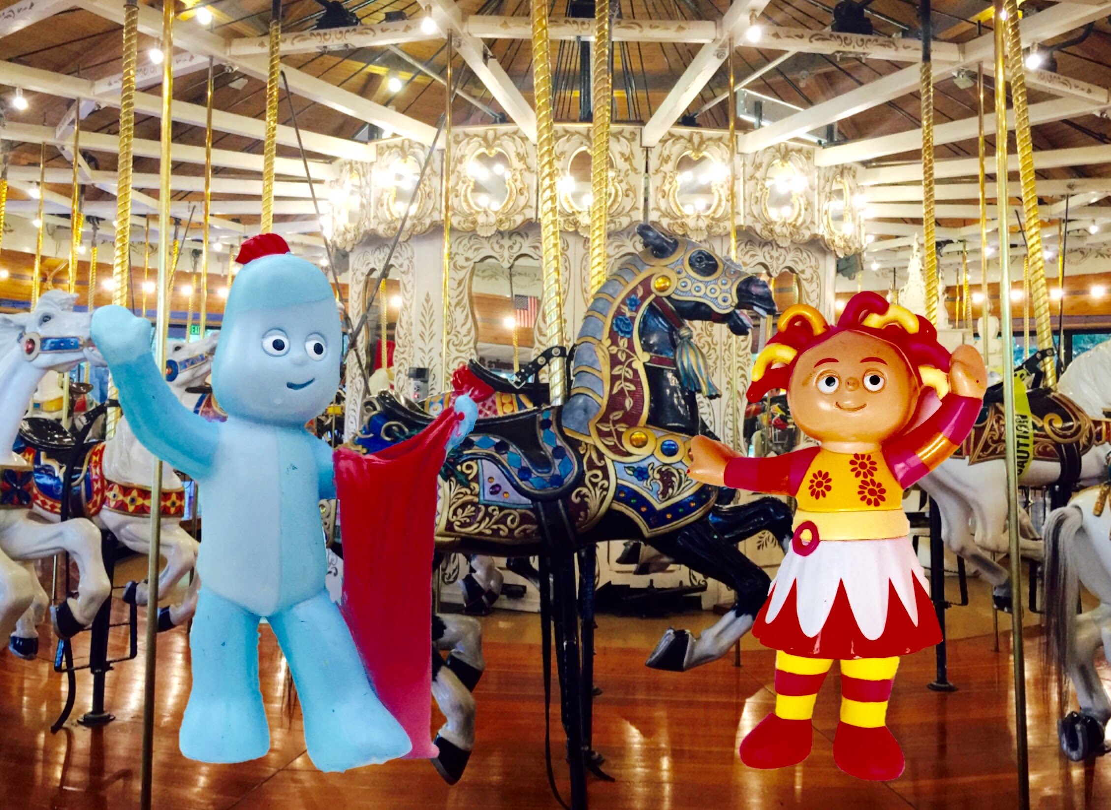 IGGLE PIGGLE and UPSY DAISY Toys Carousel Ride! - YouTube