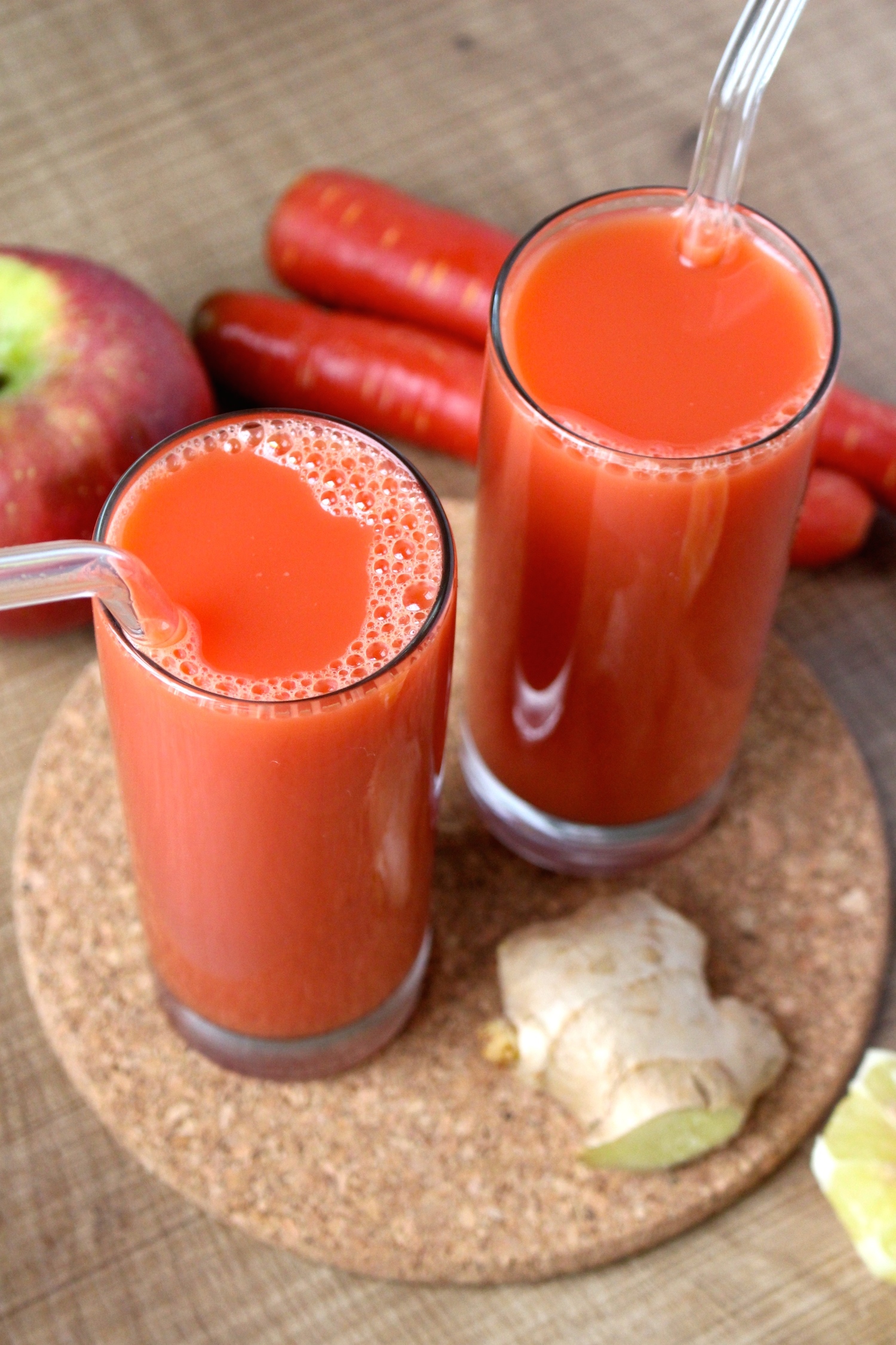 Apple, Carrot, and Ginger Juice using a Blender