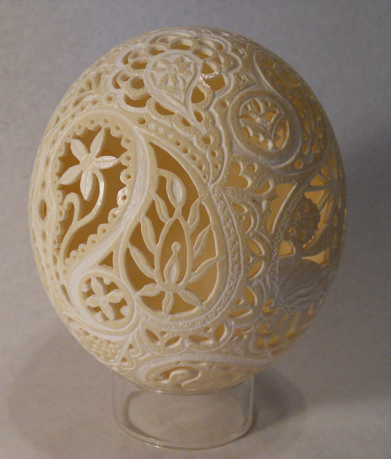 This Artist Makes Impossible Eggshell Carving Look Easy - Creators