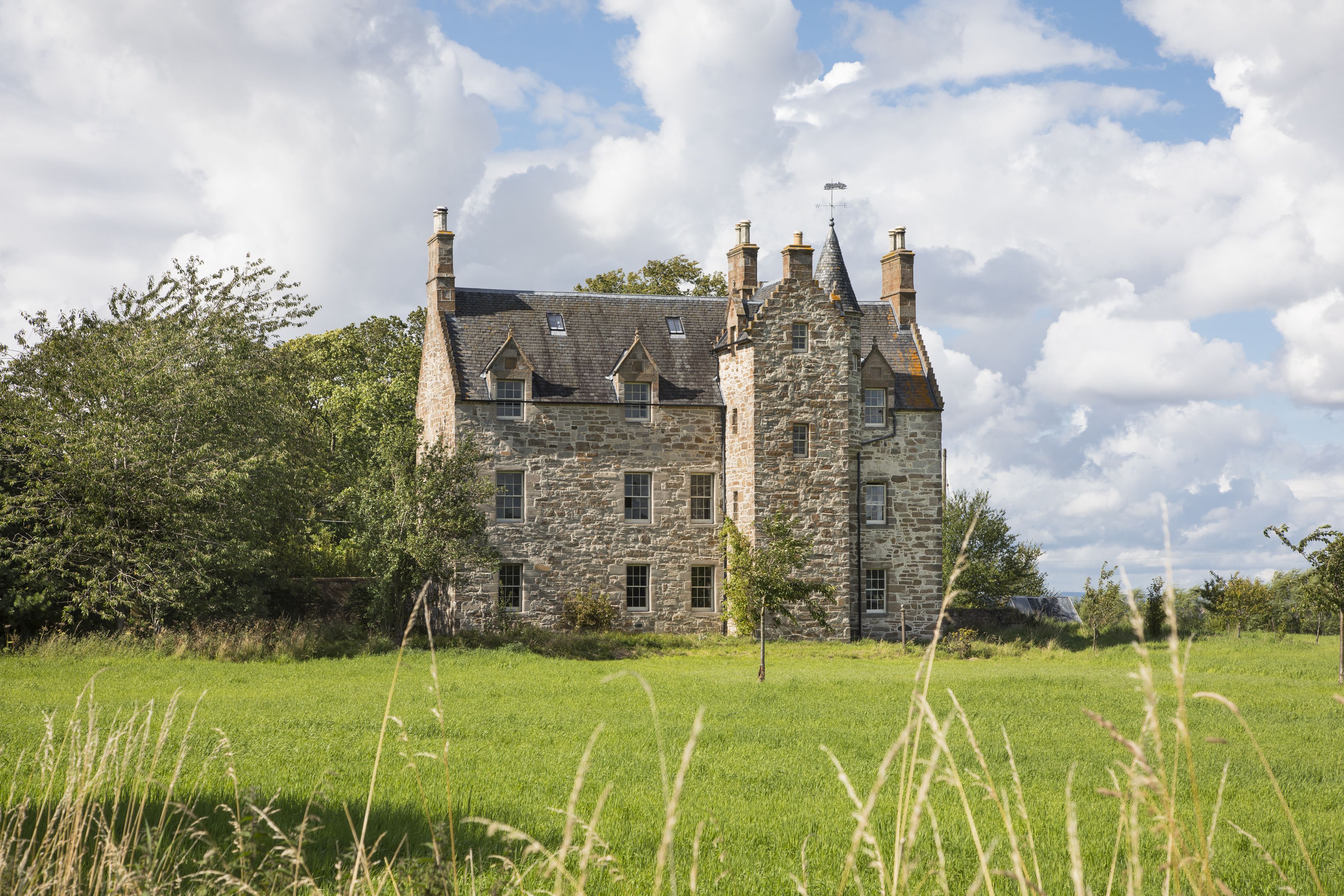 15th Century Scottish Castle For Sale Has A Very Royal History ...