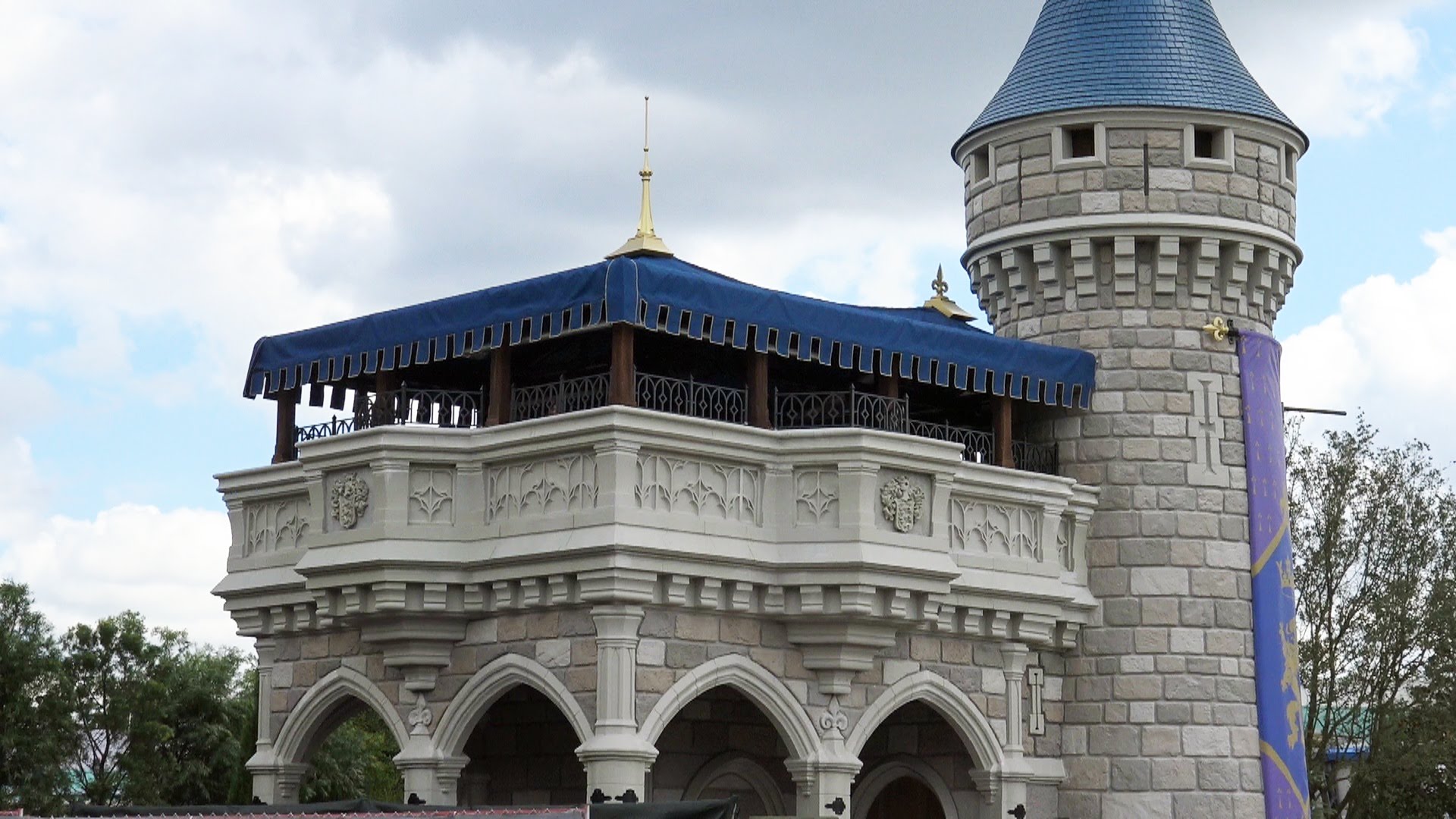 Castle Construction Revealed - NEW Tower Turrets with Elegant ...