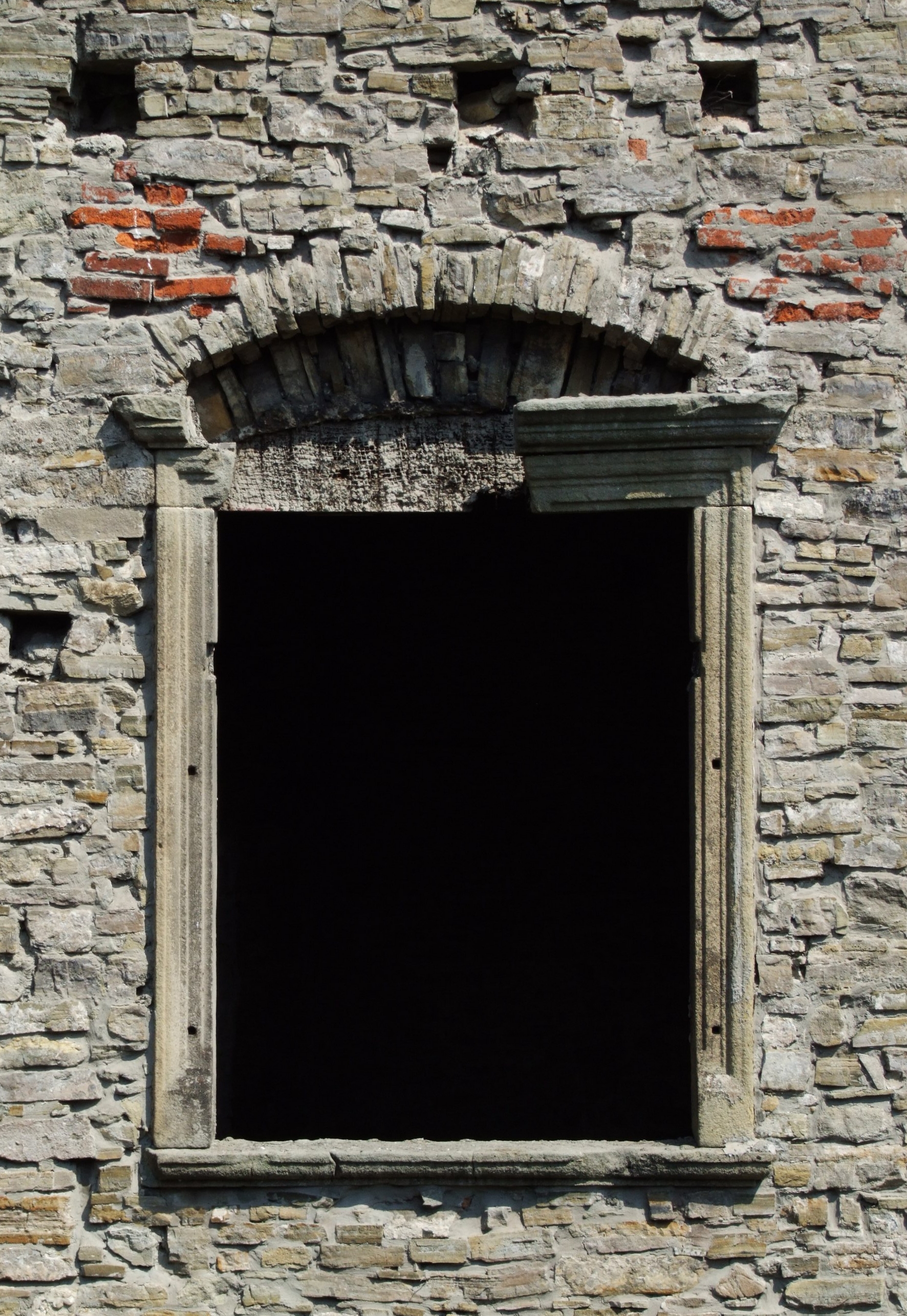 File:Hukvaldy castle - window.jpg - Wikimedia Commons